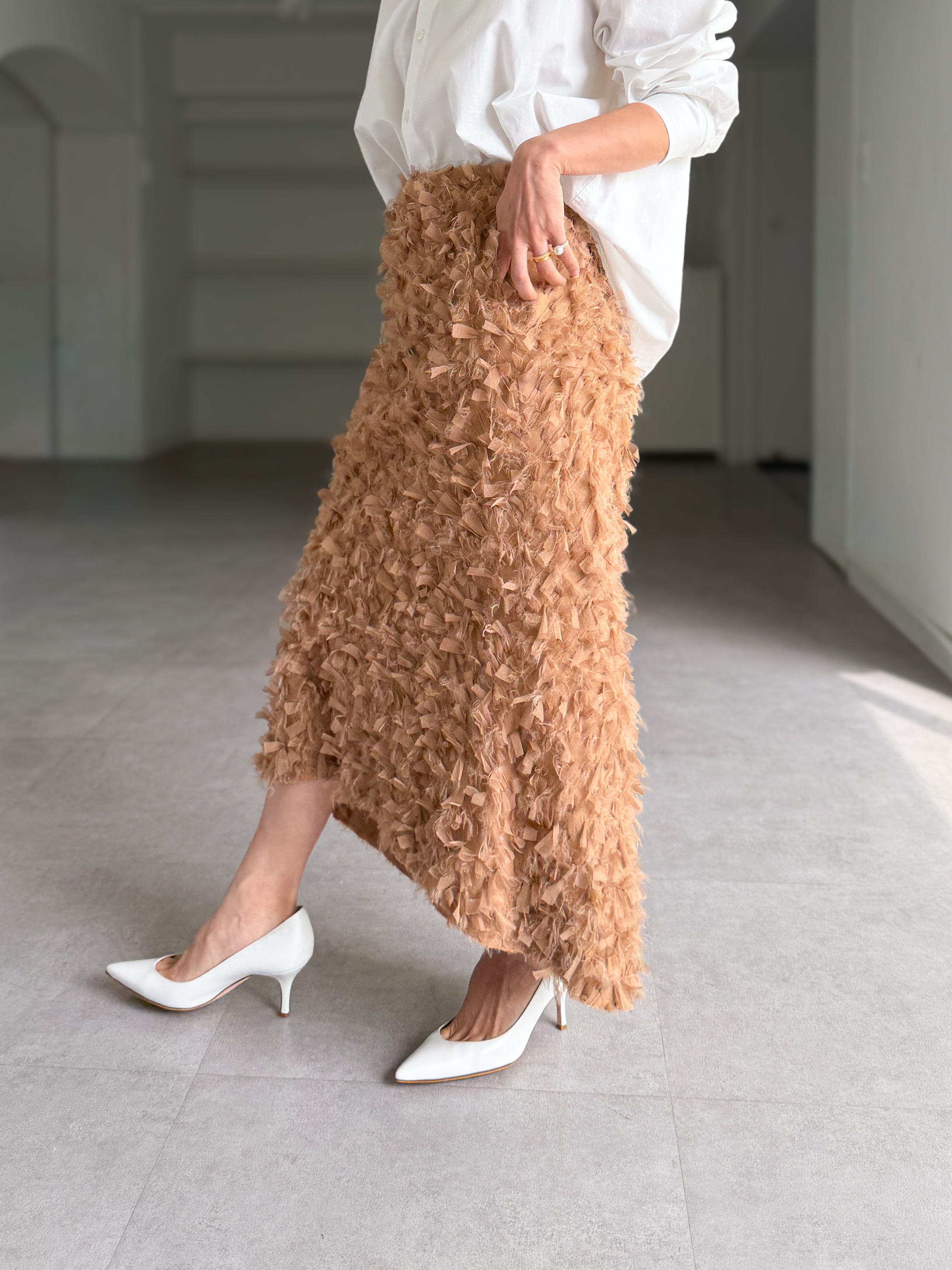 Odile Feather Cappuccinoの画像