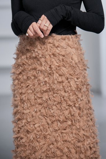 Odile Feather Cappuccinoの画像