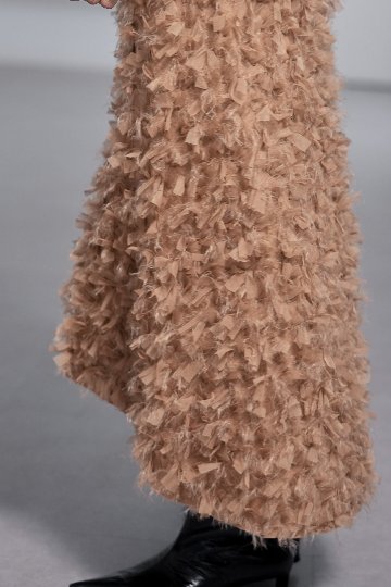 Odile Feather Cappuccinoの画像