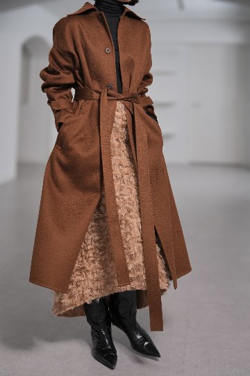 Odile Feather Cappuccinoの画像