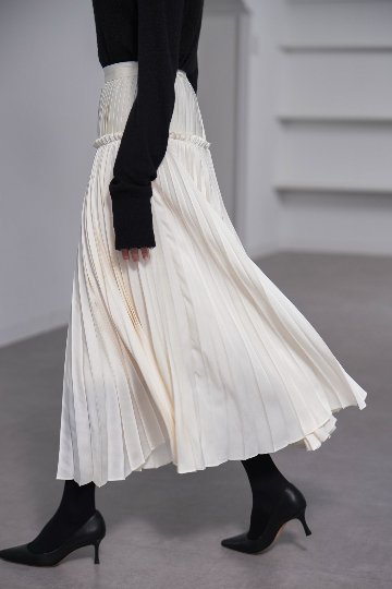 Rebecca OffWhiteの画像