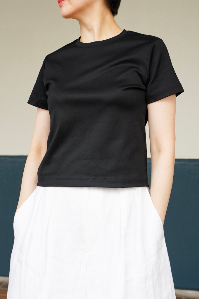 She Tokyo 黒の五分袖Tシャツ She Tokyo 黒の五分袖Tシャツ トップス