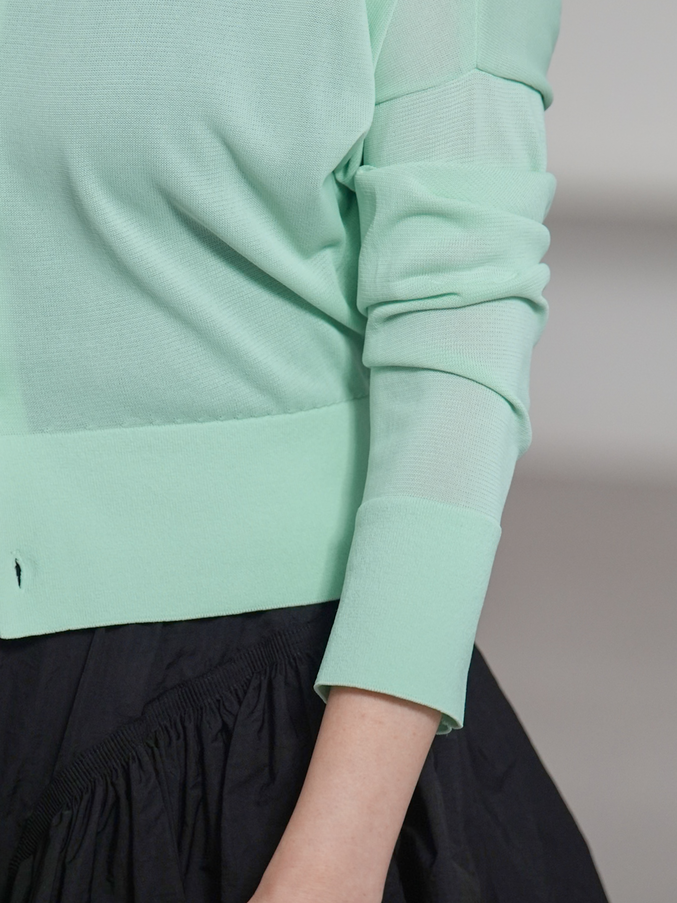 【3月末-4月中旬デリバリー予定】Demi Sheer (全4色)の画像