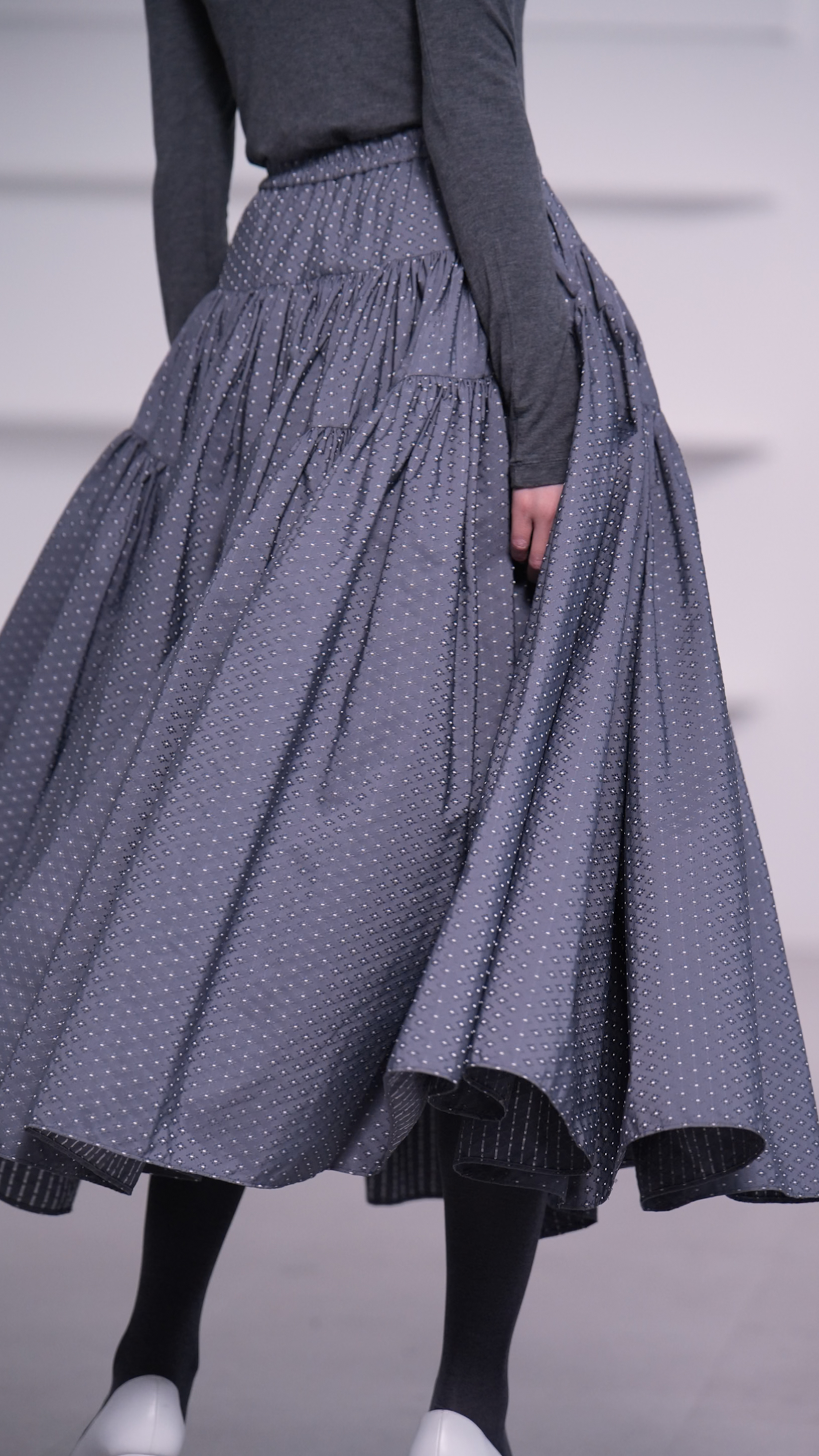 Eleanor Twinkle Dot Grayの画像