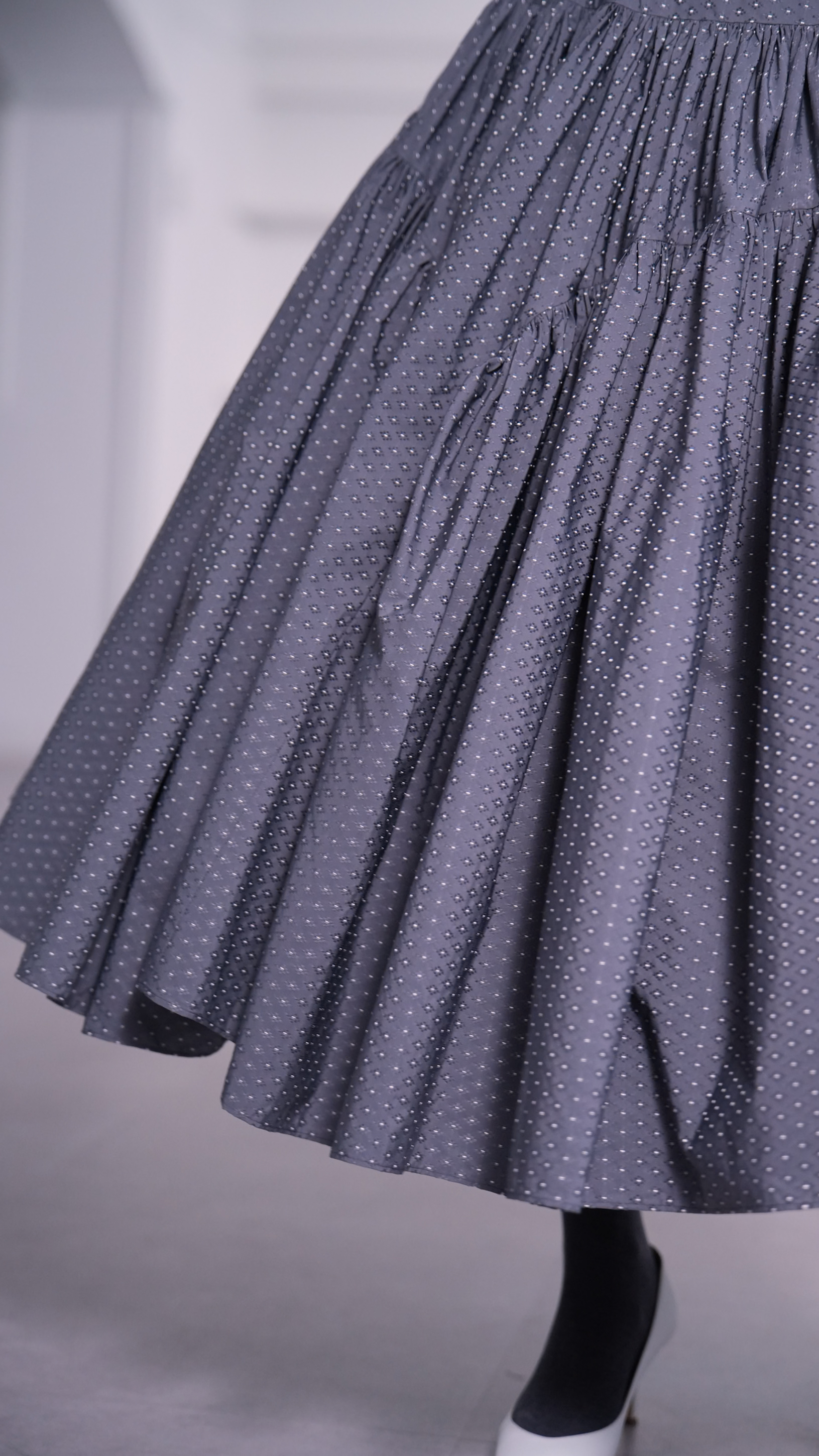 Eleanor Twinkle Dot Grayの画像