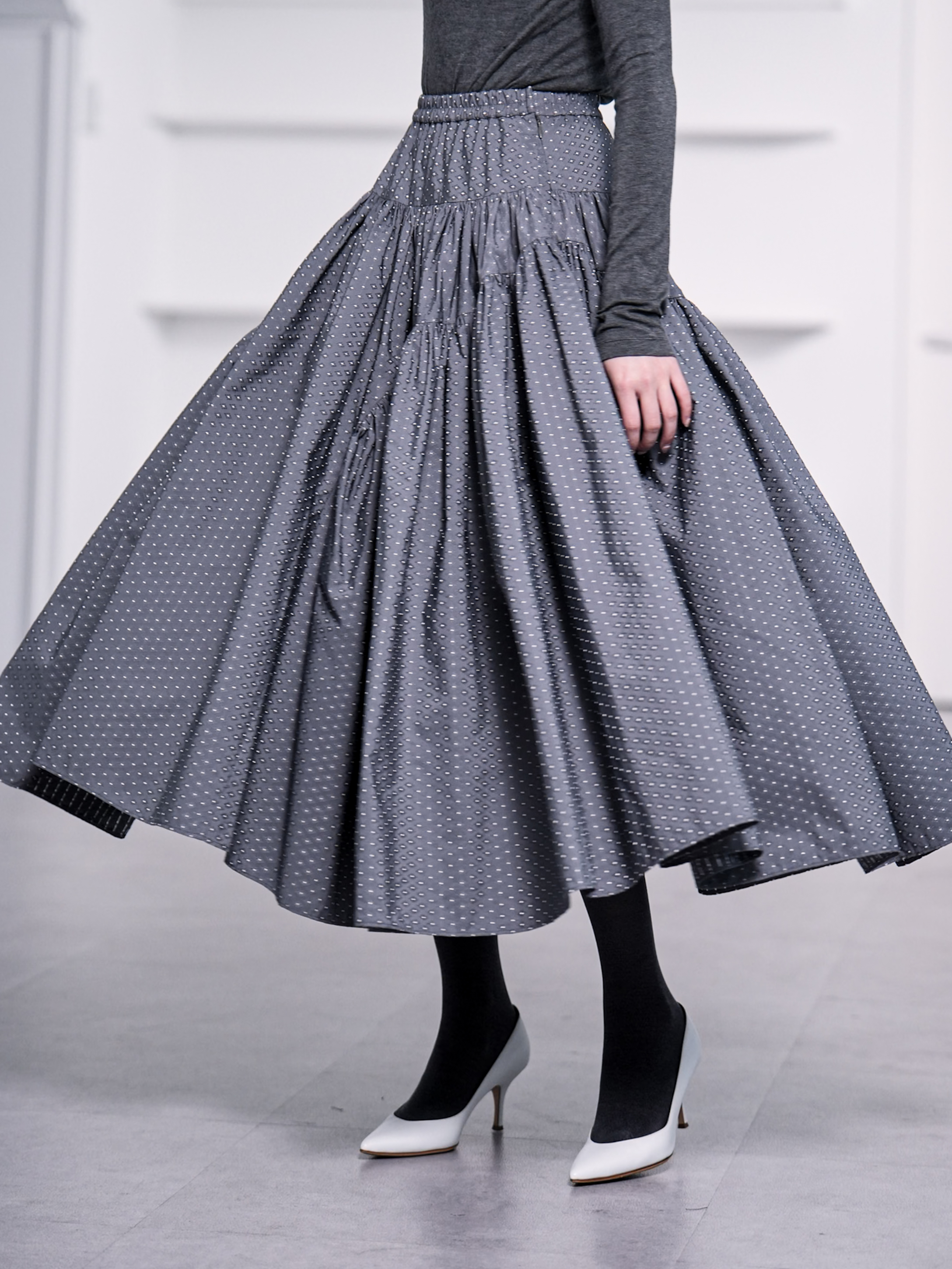 Eleanor Twinkle Dot Grayの画像