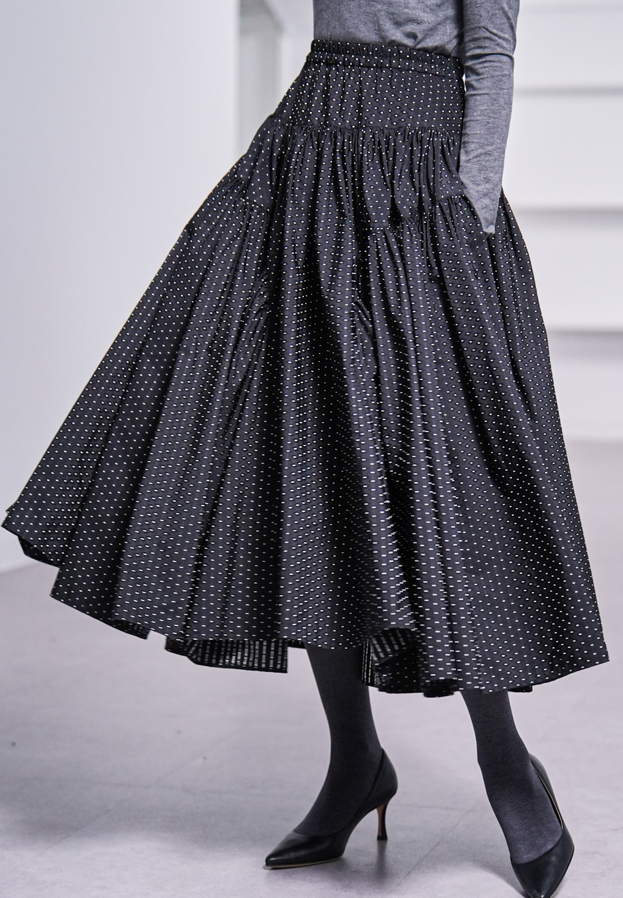 Eleanor Twinkle Dot Blackの画像