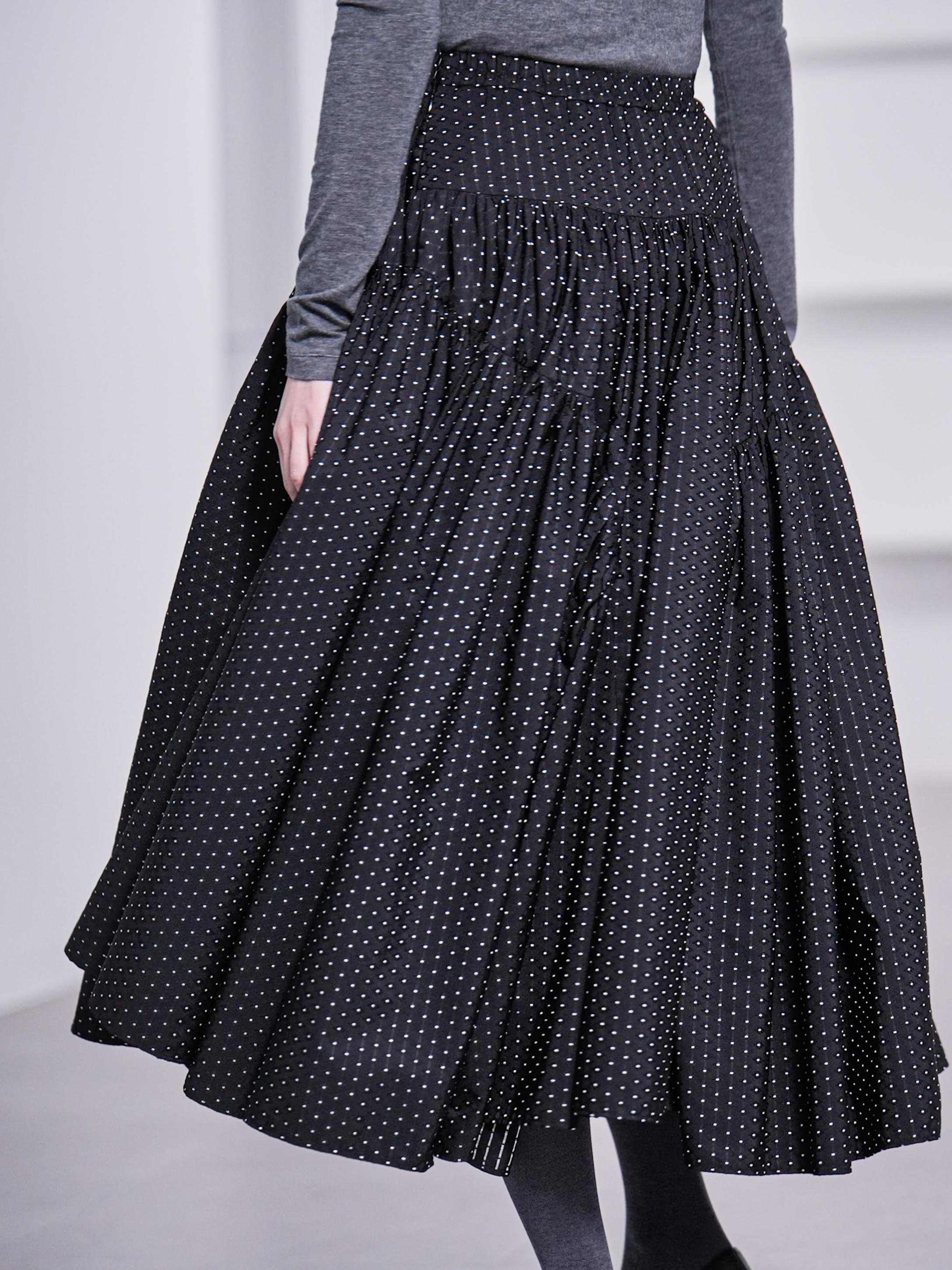 Eleanor Twinkle Dot Blackの画像