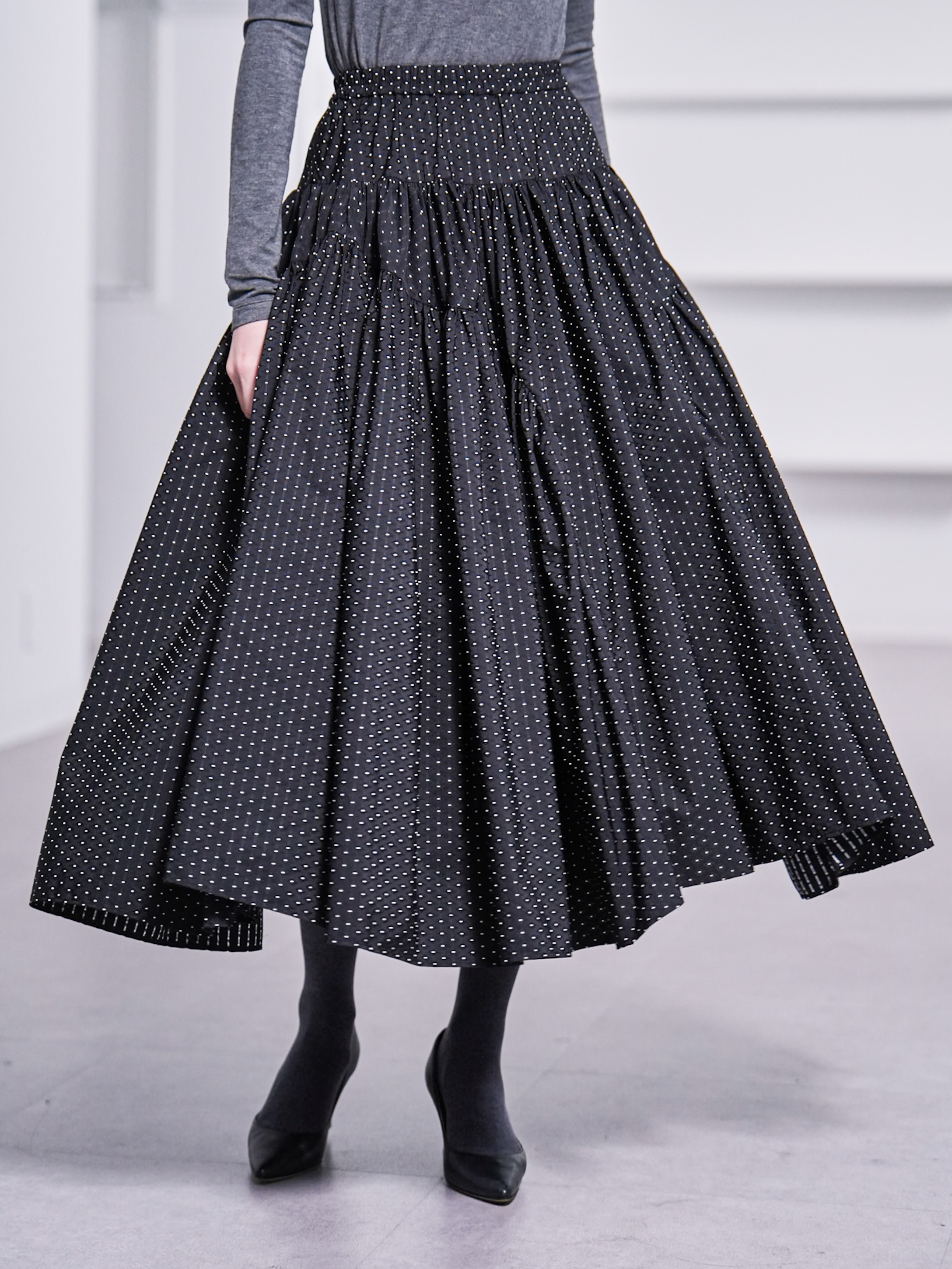 Eleanor Twinkle Dot Blackの画像