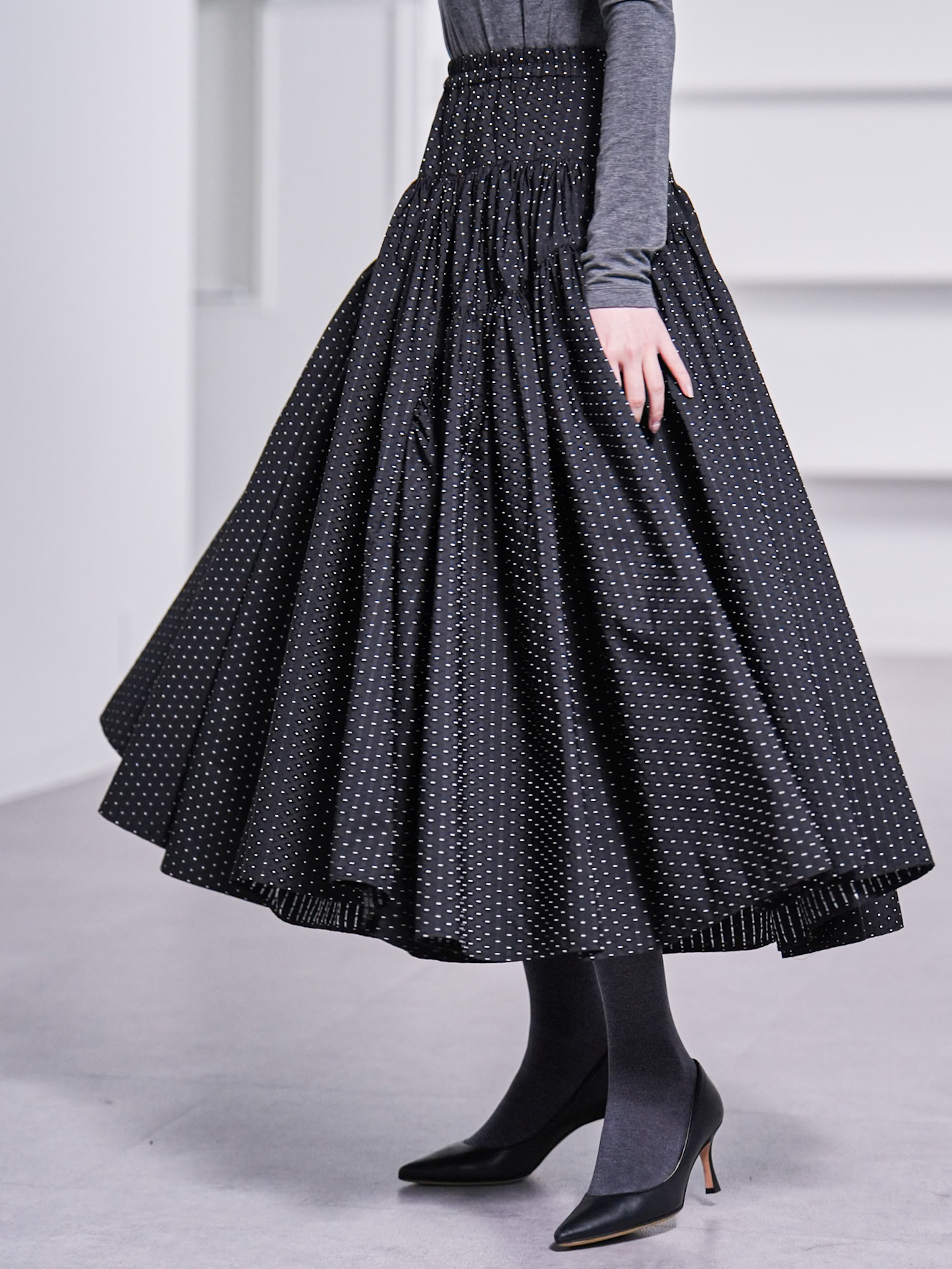 Eleanor Twinkle Dot Blackの画像