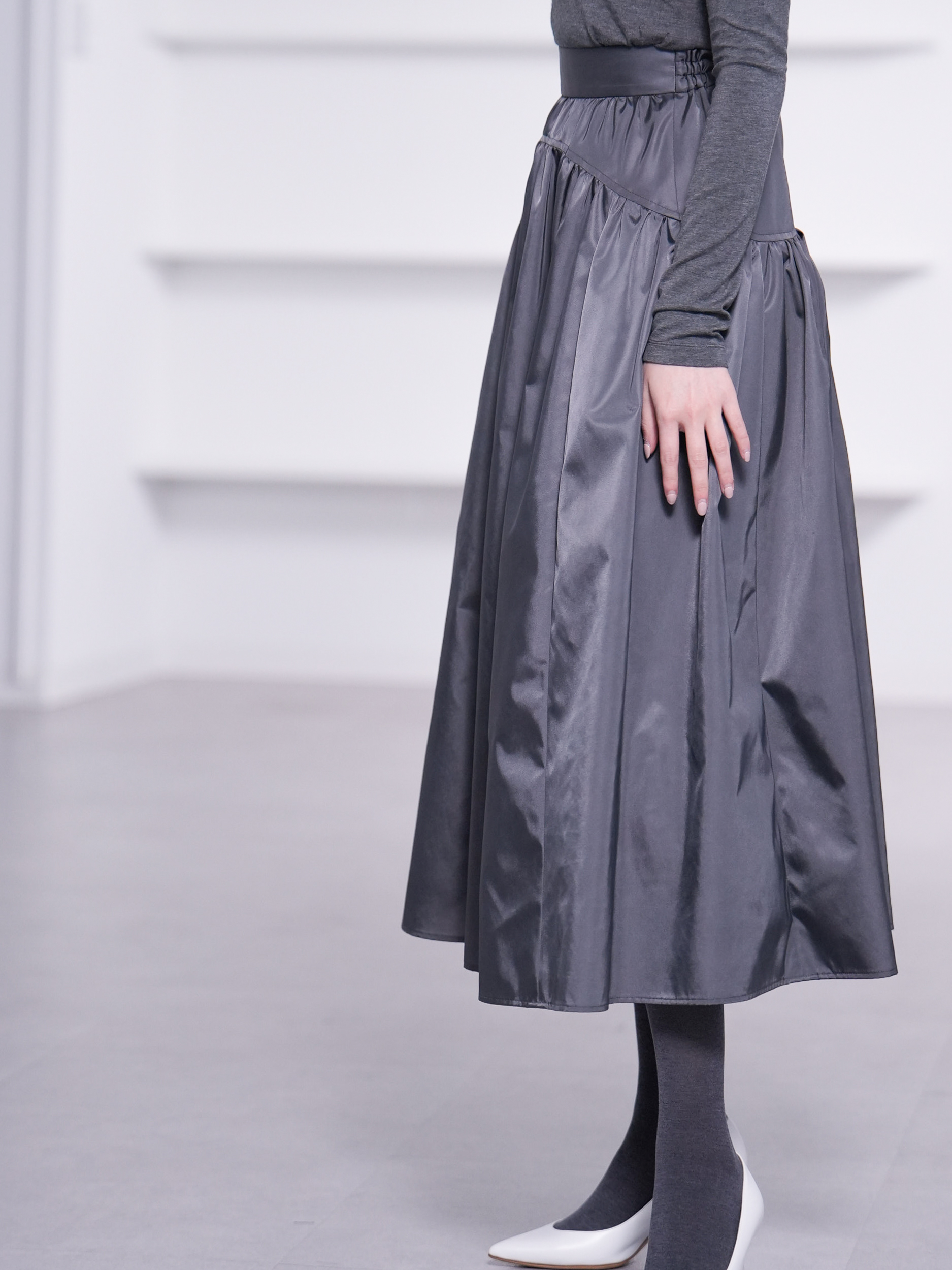Suzy Dark Grayの画像