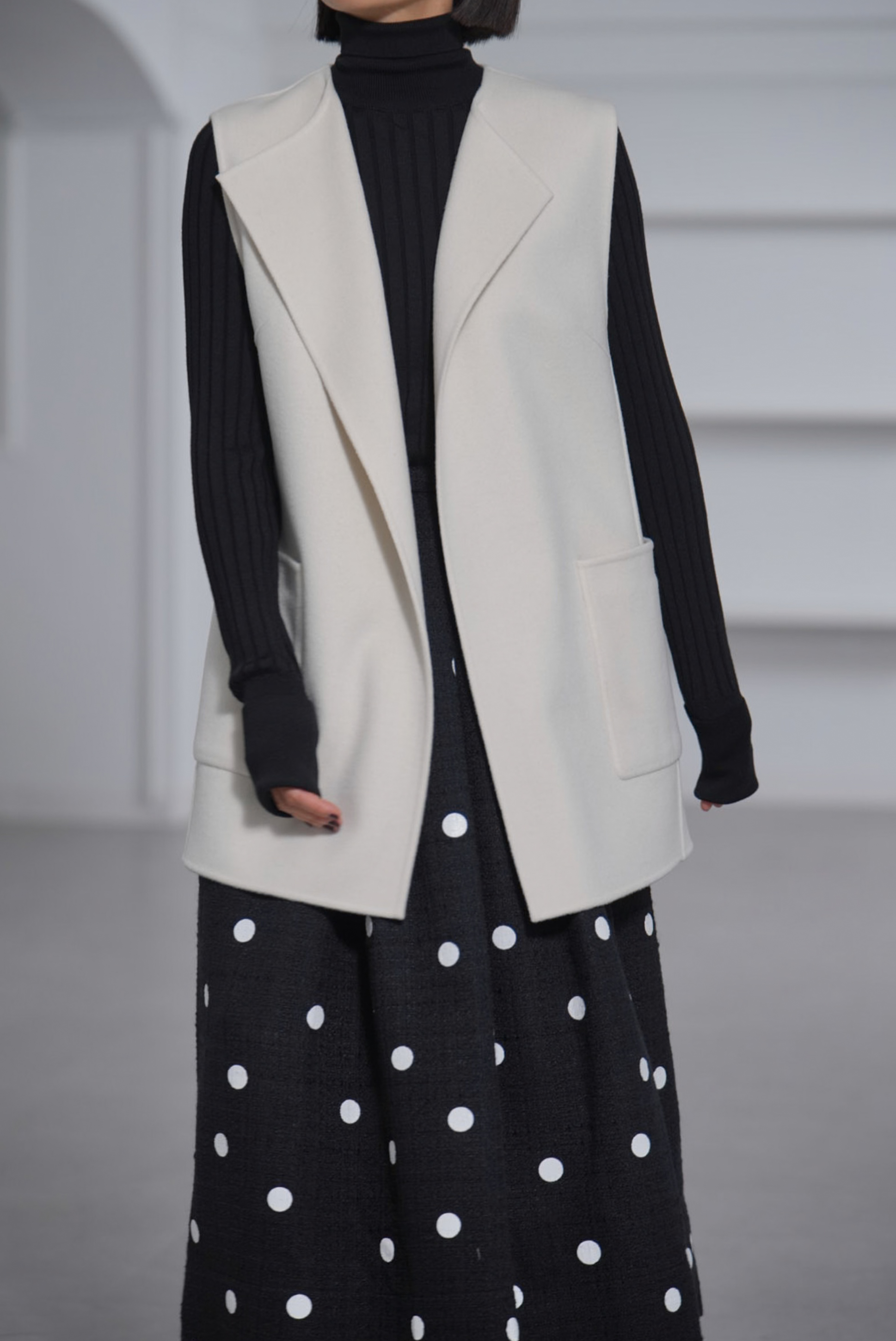 Nikita Wool Cashmere Off Whiteの画像