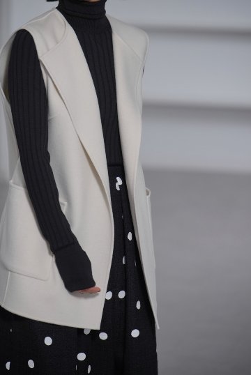 Nikita Wool Cashmere Off Whiteの画像