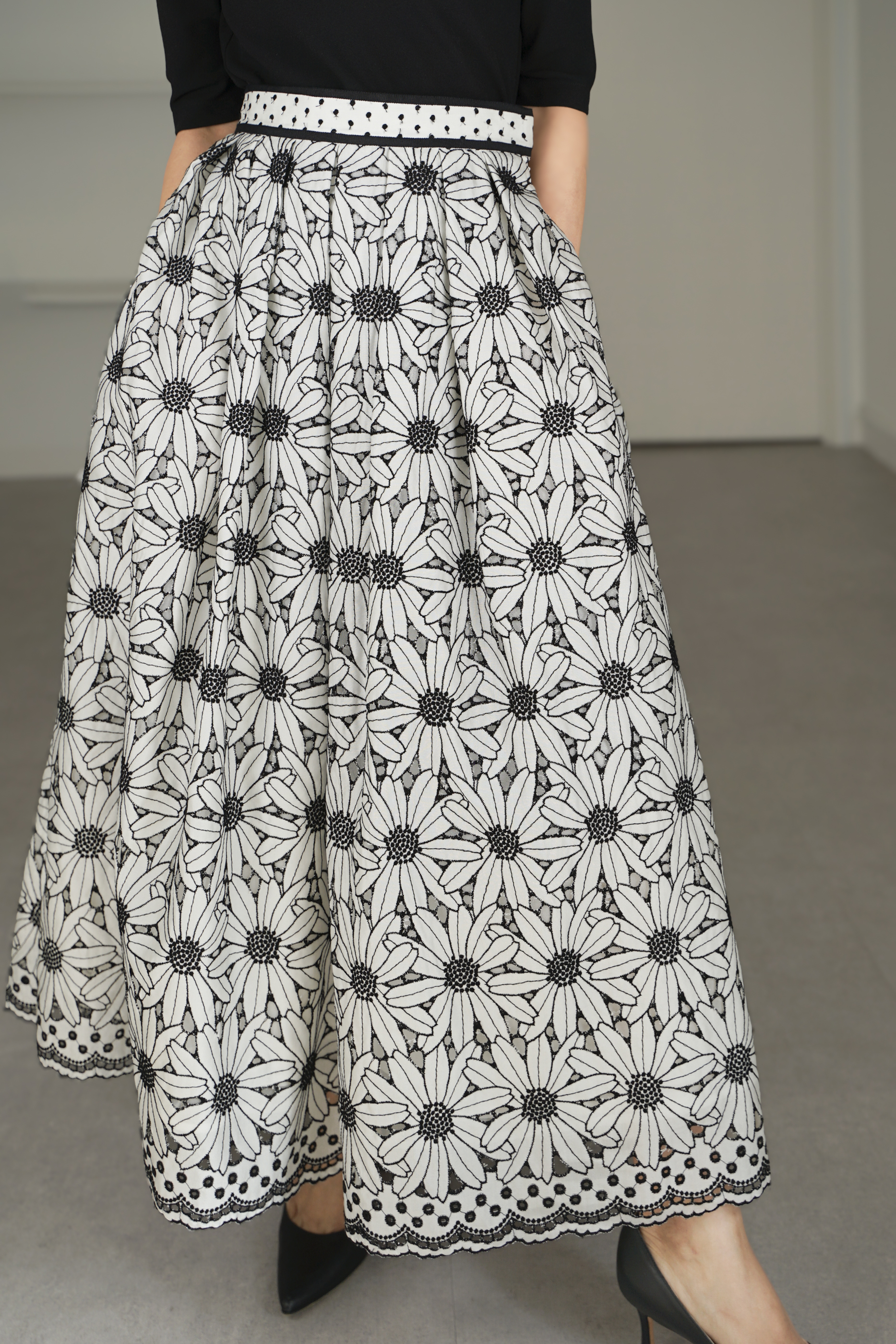 3月中旬-3月末デリバリー予定】Anna Daisy Embroidery | SHE Tokyo