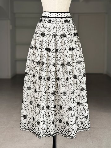 新品タグ付きSHE Tokyo Anna Big Flower 36 スカート 新品タグ付きSHE Tokyo Anna Big Flower 36 スカート