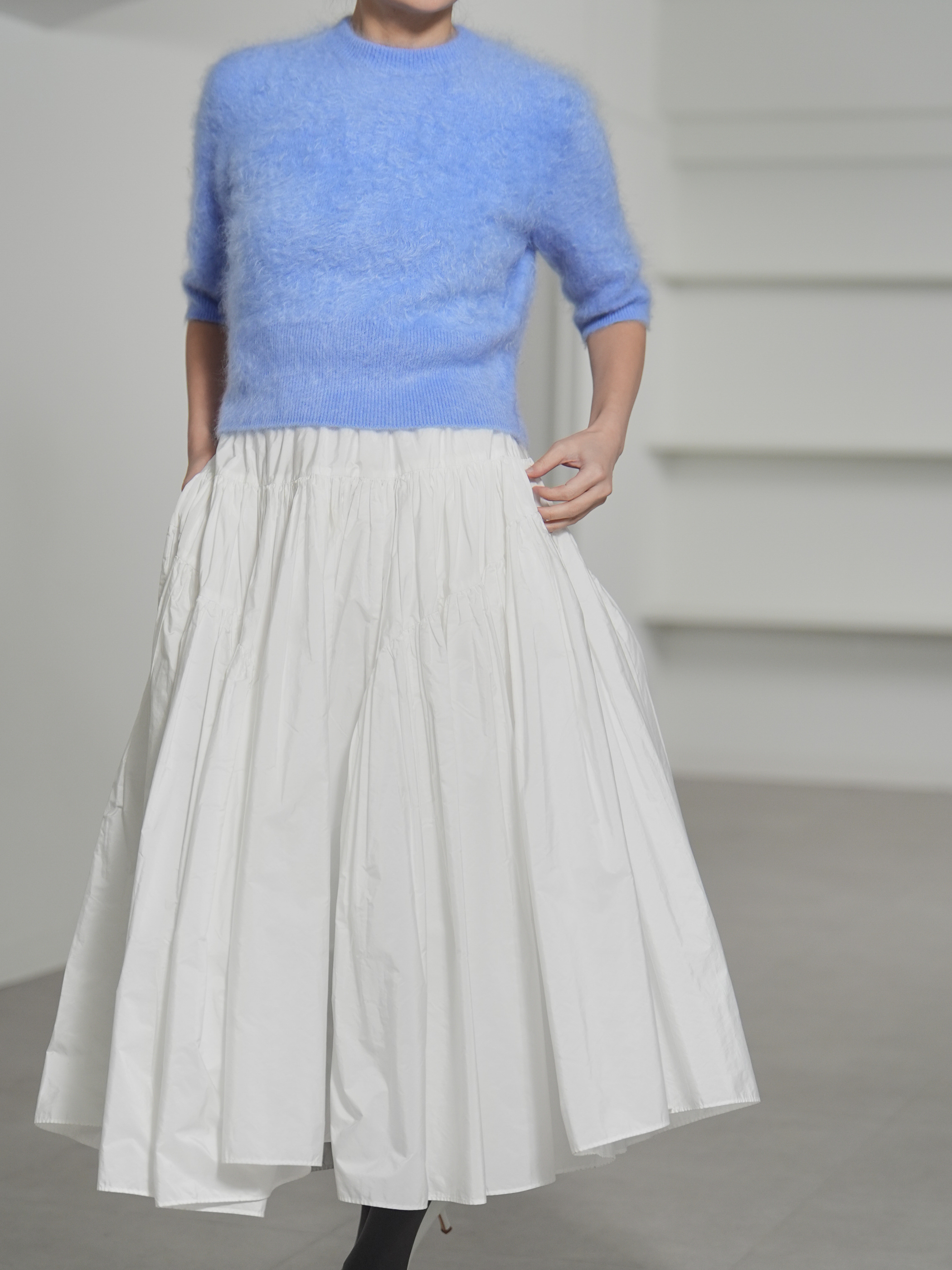 Darcy Fur Cashmere SaxeBlueの画像