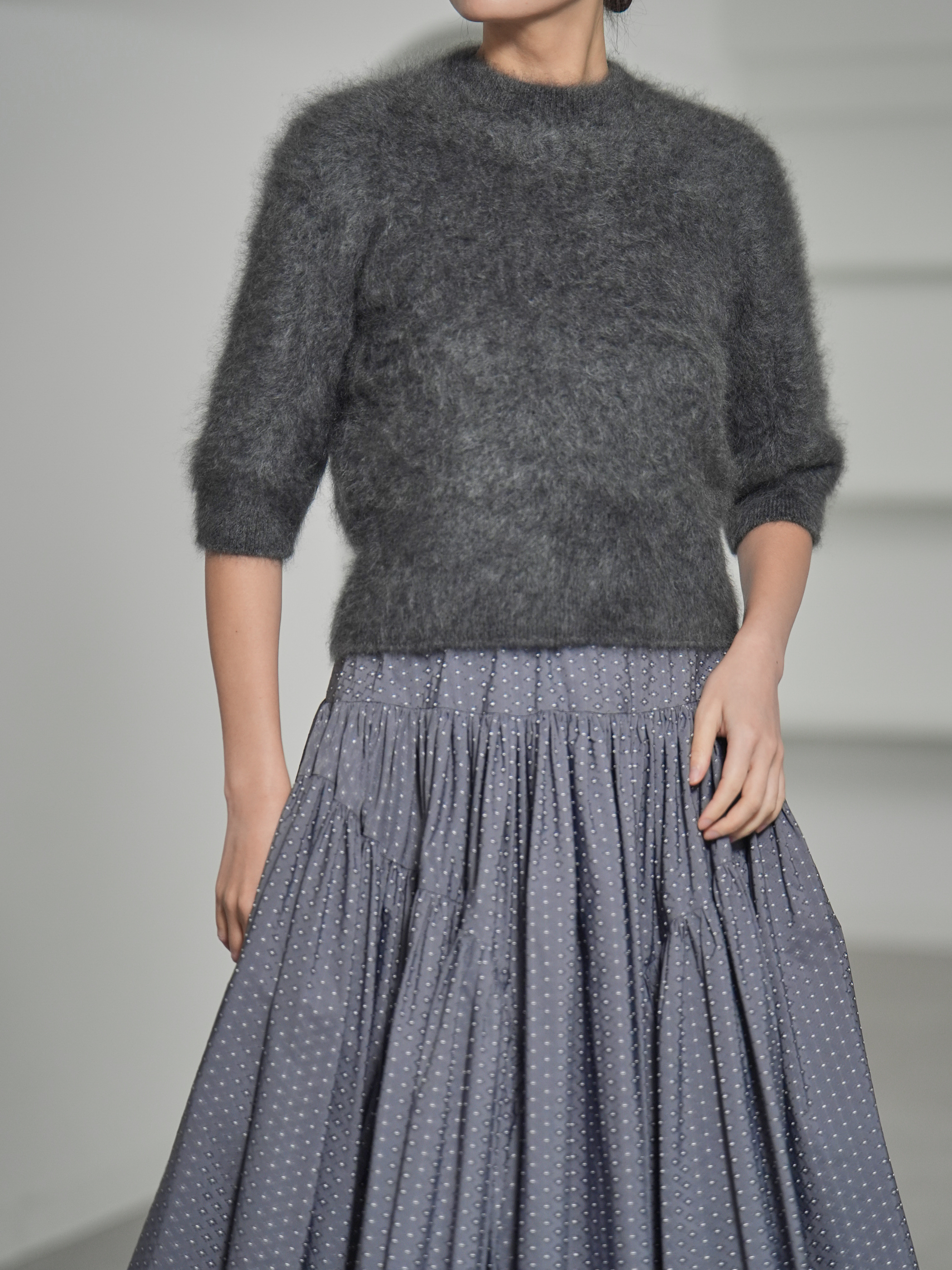 Darcy Fur Cashmere Charcoalの画像