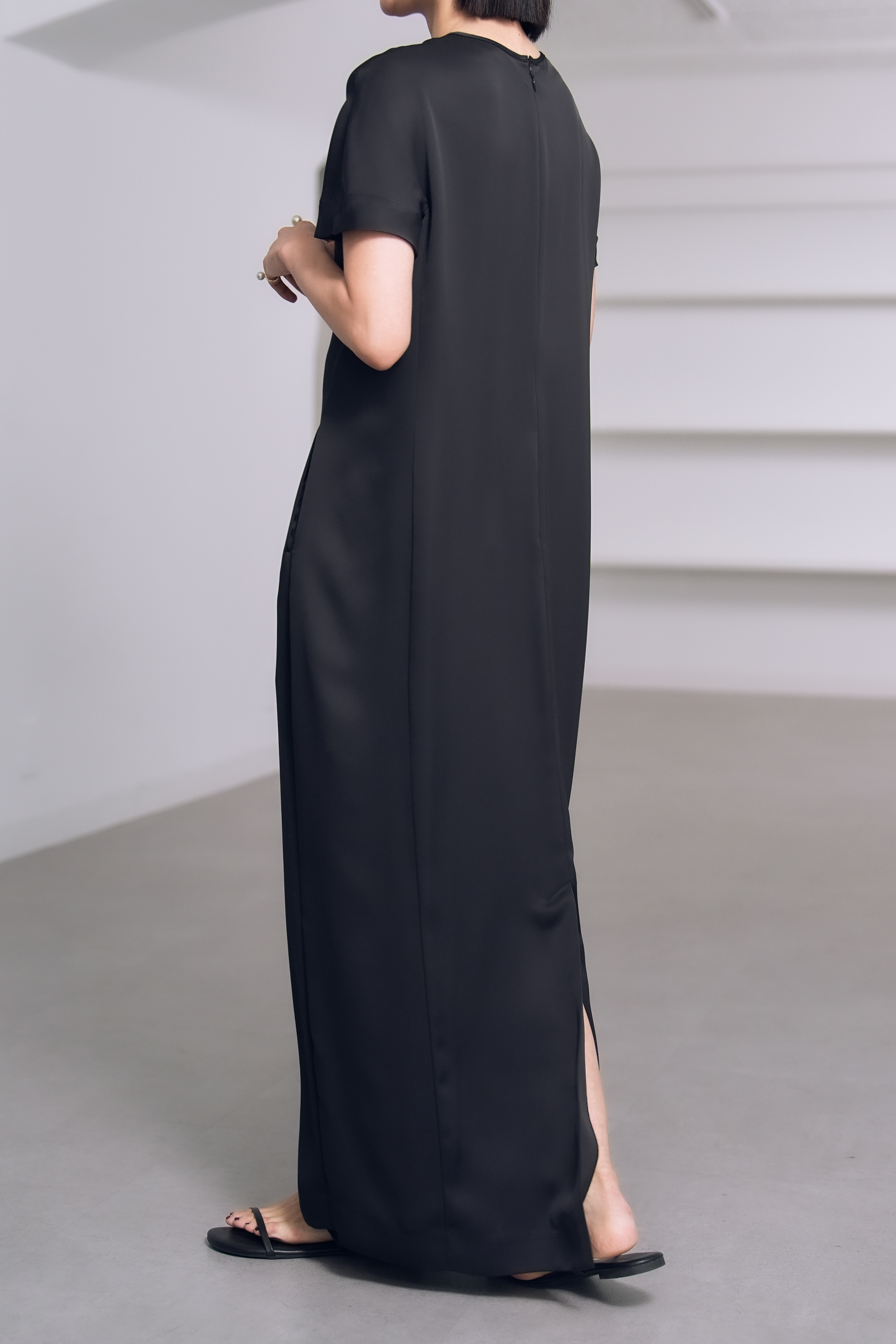 Manon Satin Black の画像