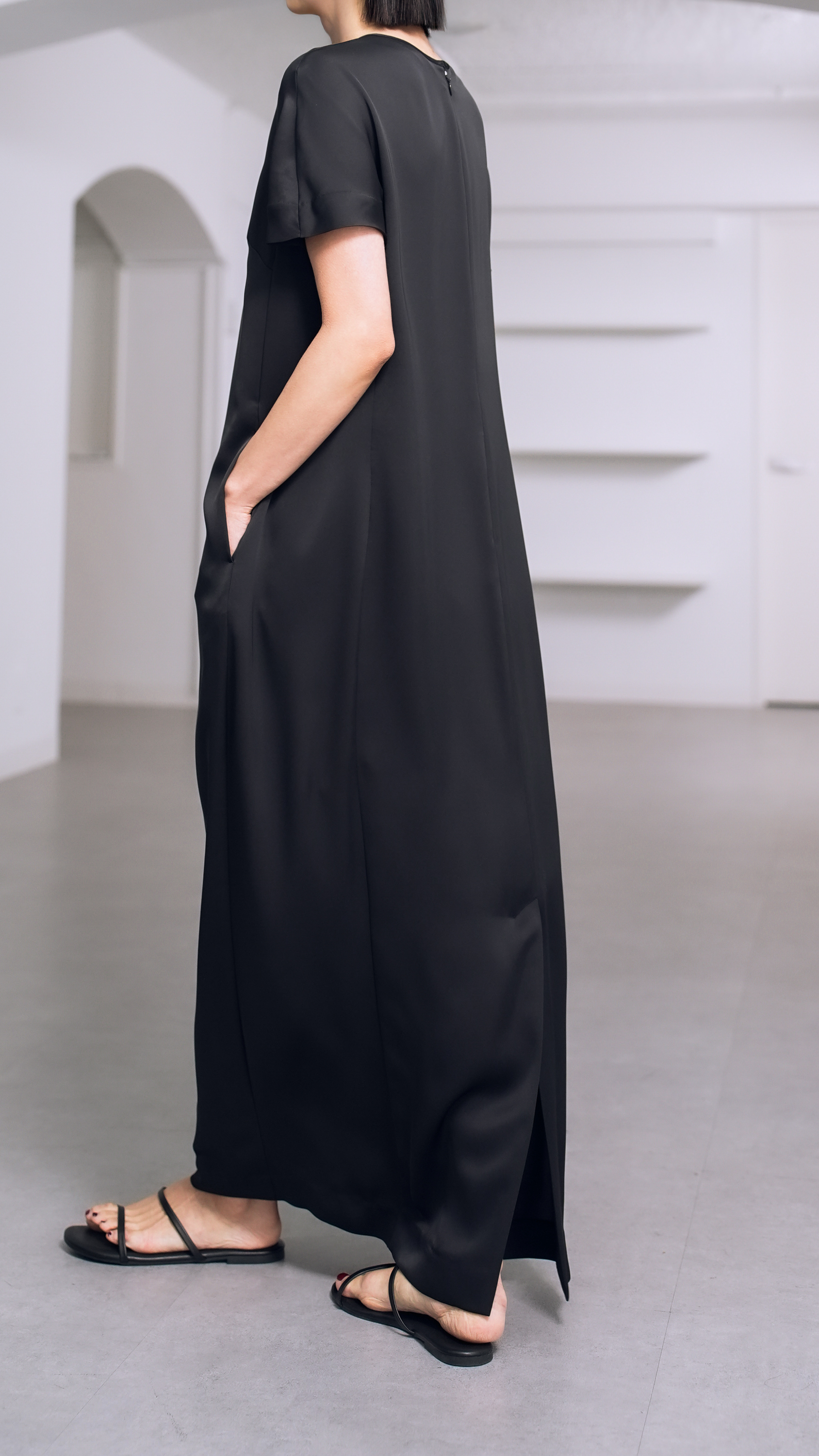 Manon Satin Black の画像