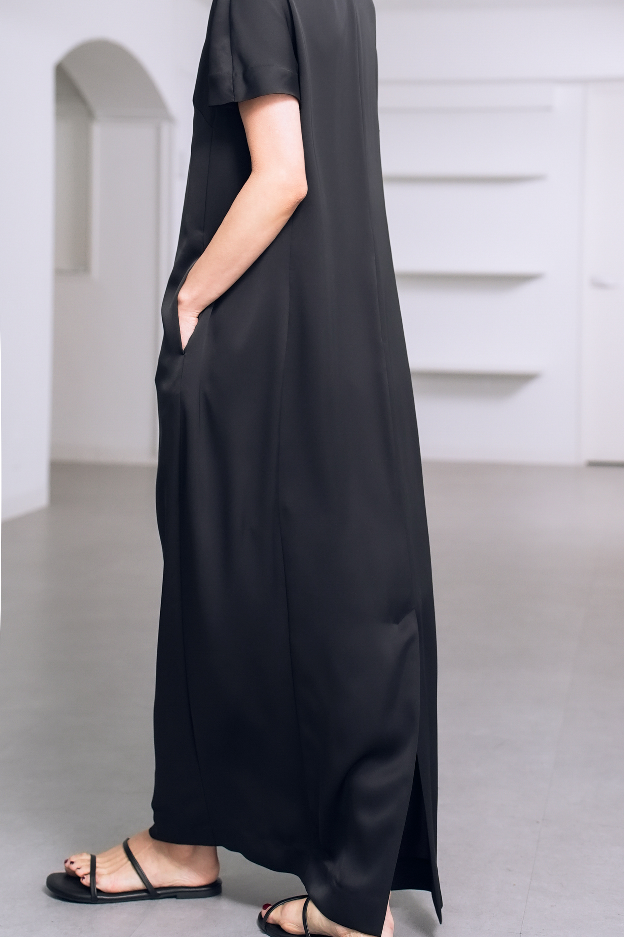 Manon Satin Black の画像