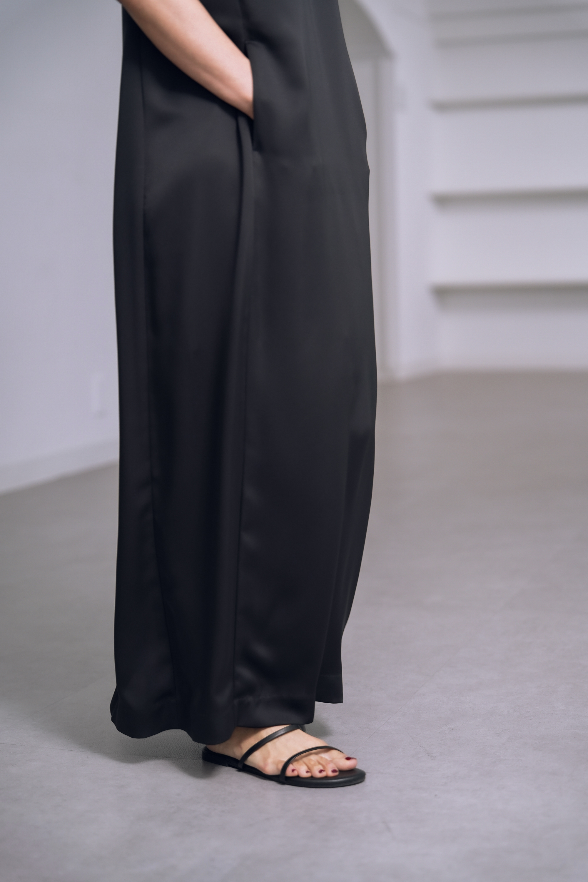 Manon Satin Black の画像