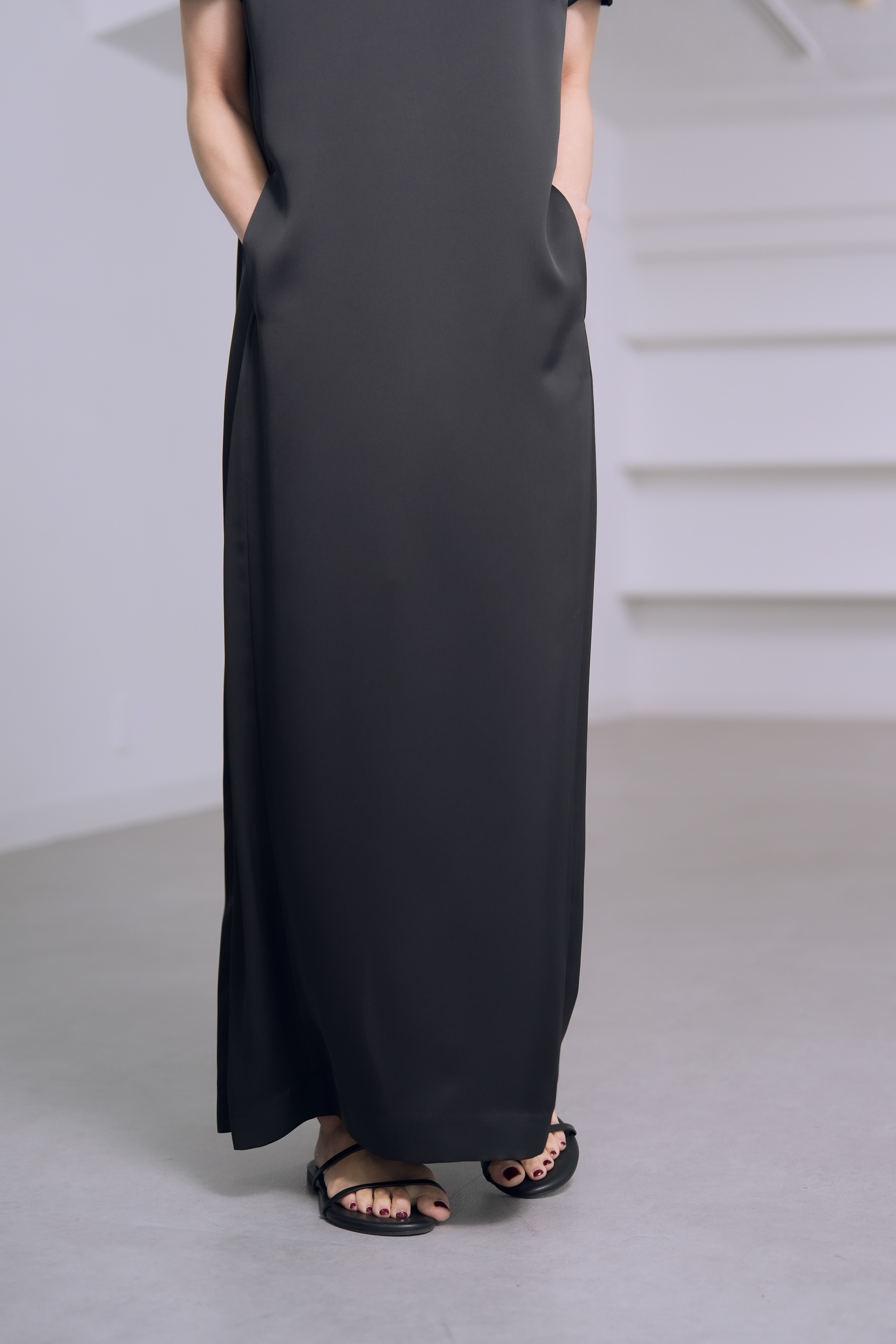 Manon Satin Black の画像