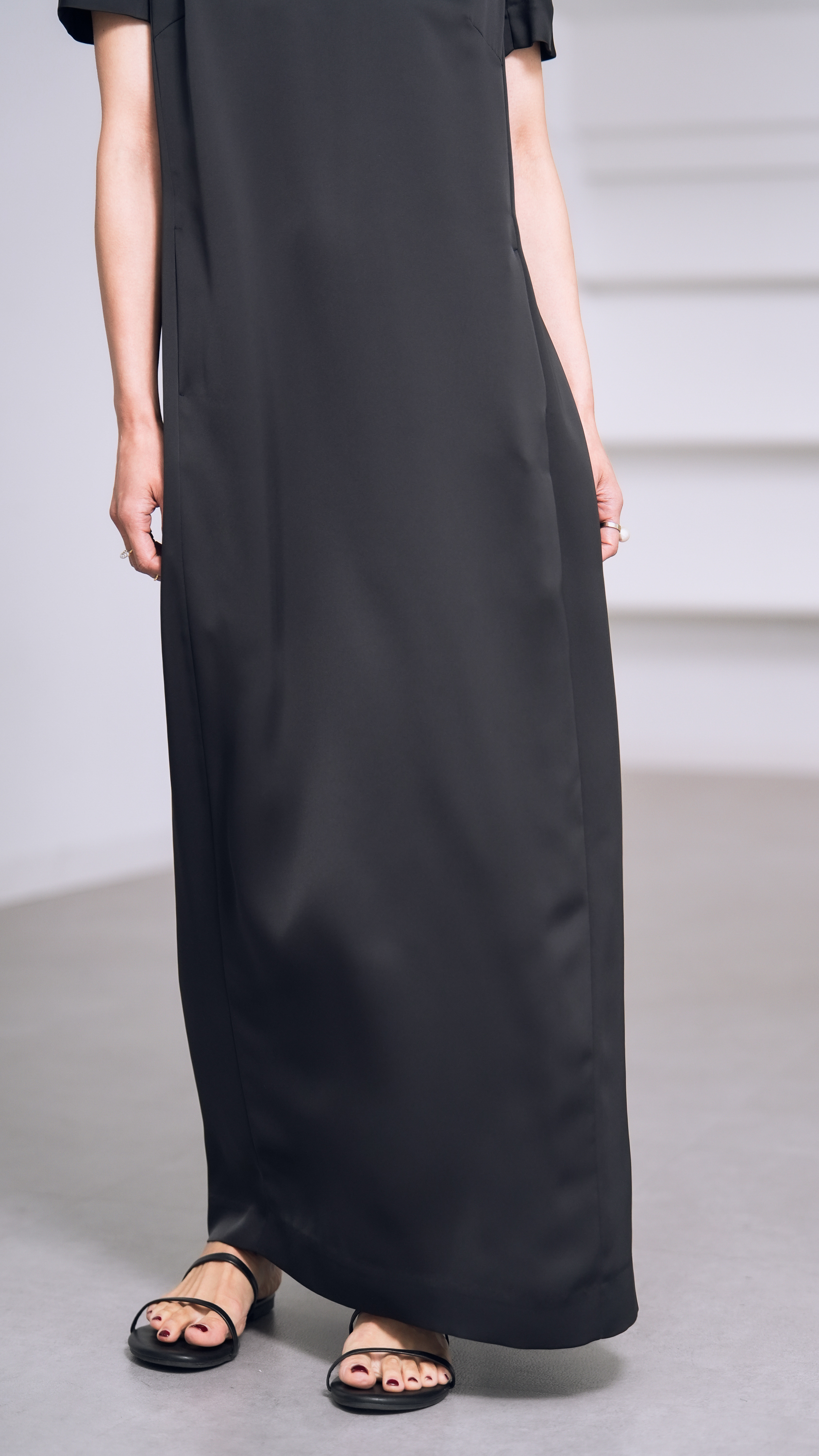 Manon Satin Black の画像