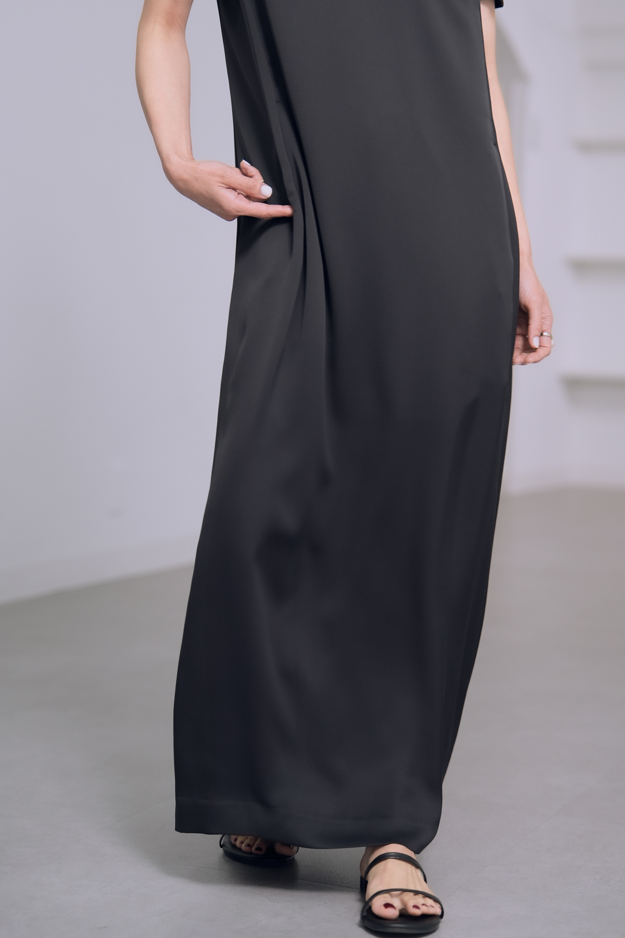 Manon Satin Black の画像