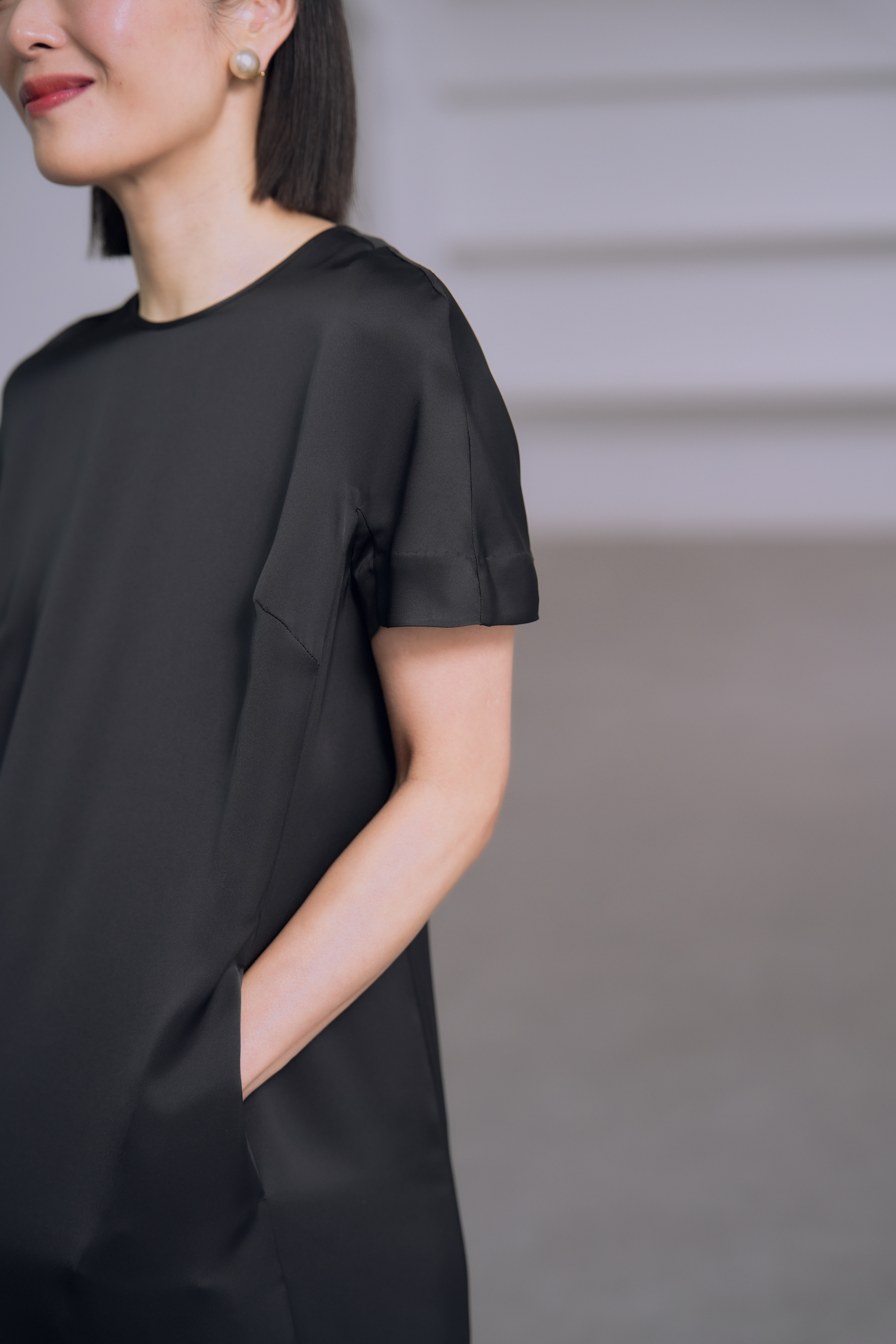Manon Satin Black の画像