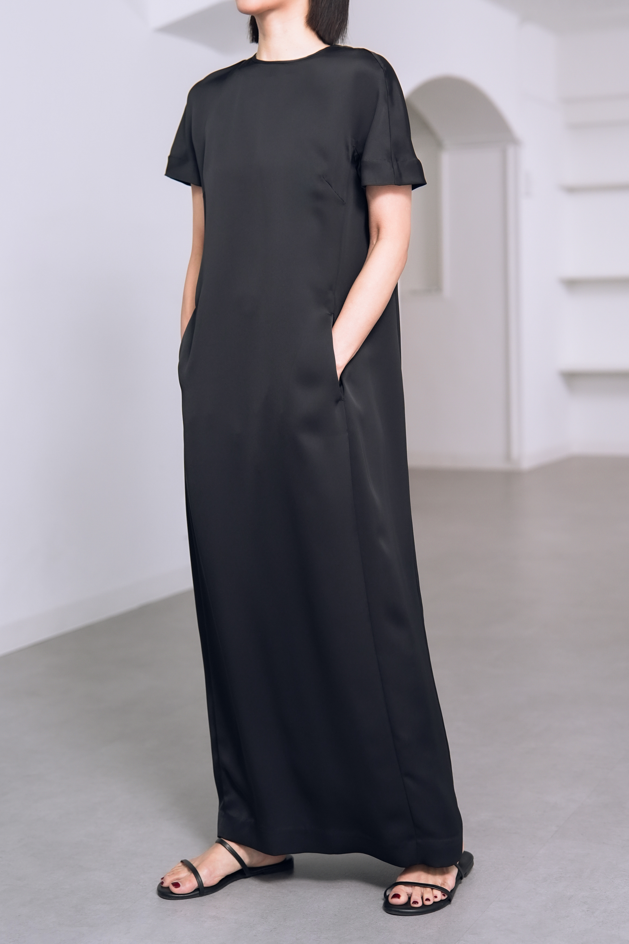 Manon Satin Black の画像