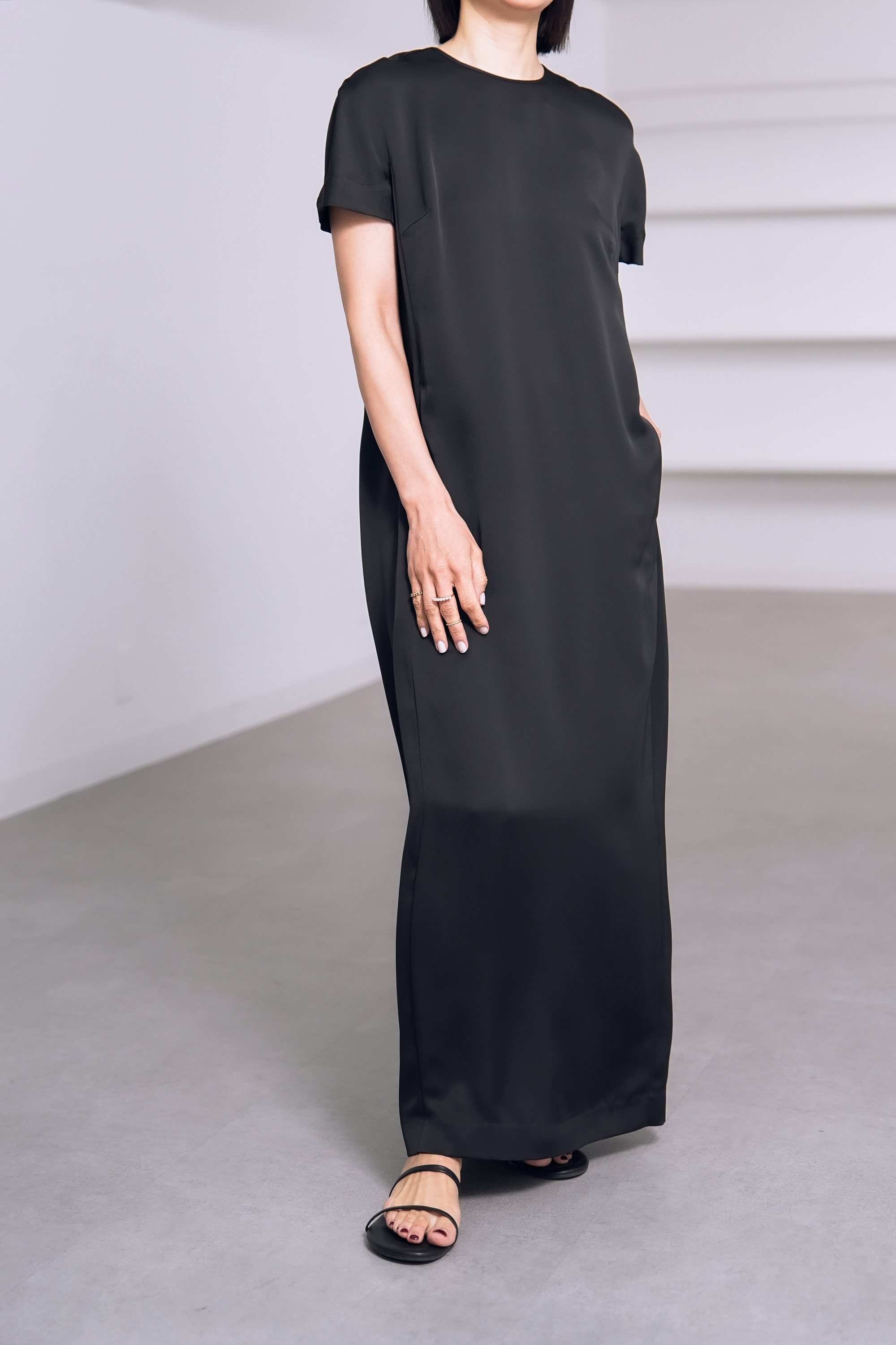 Manon Satin Black の画像