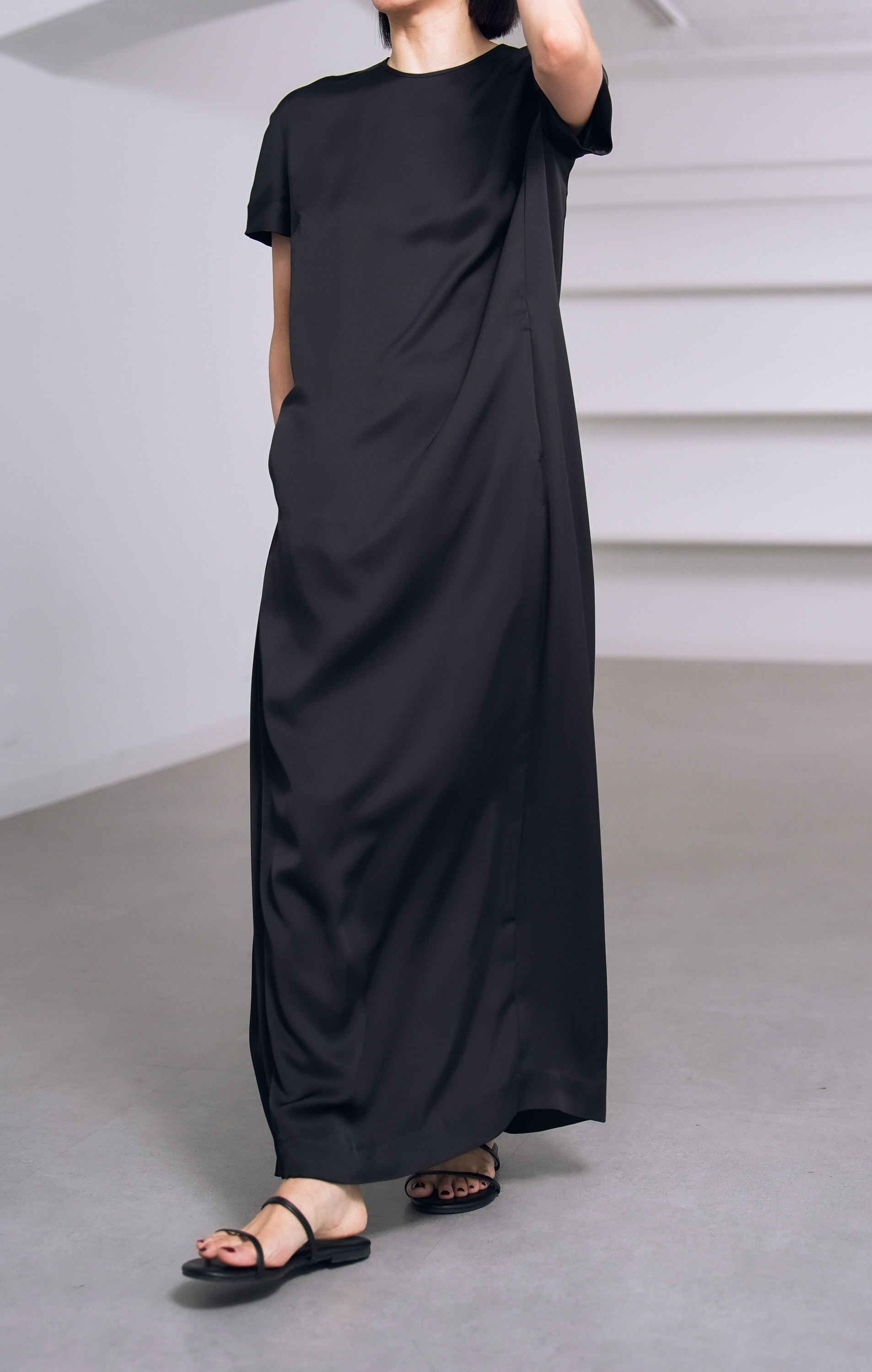 Manon Satin Black の画像