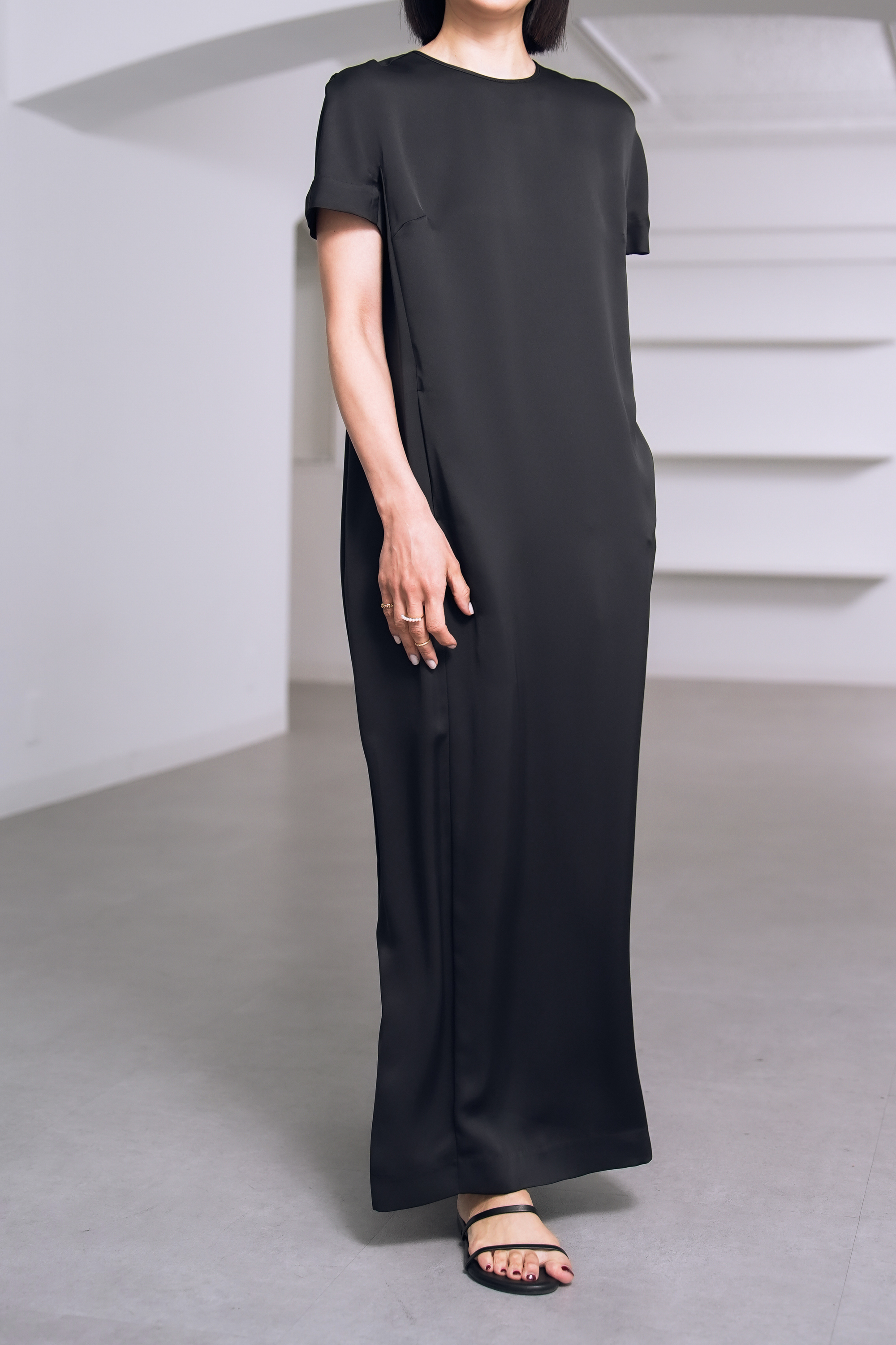 Manon Satin Black の画像