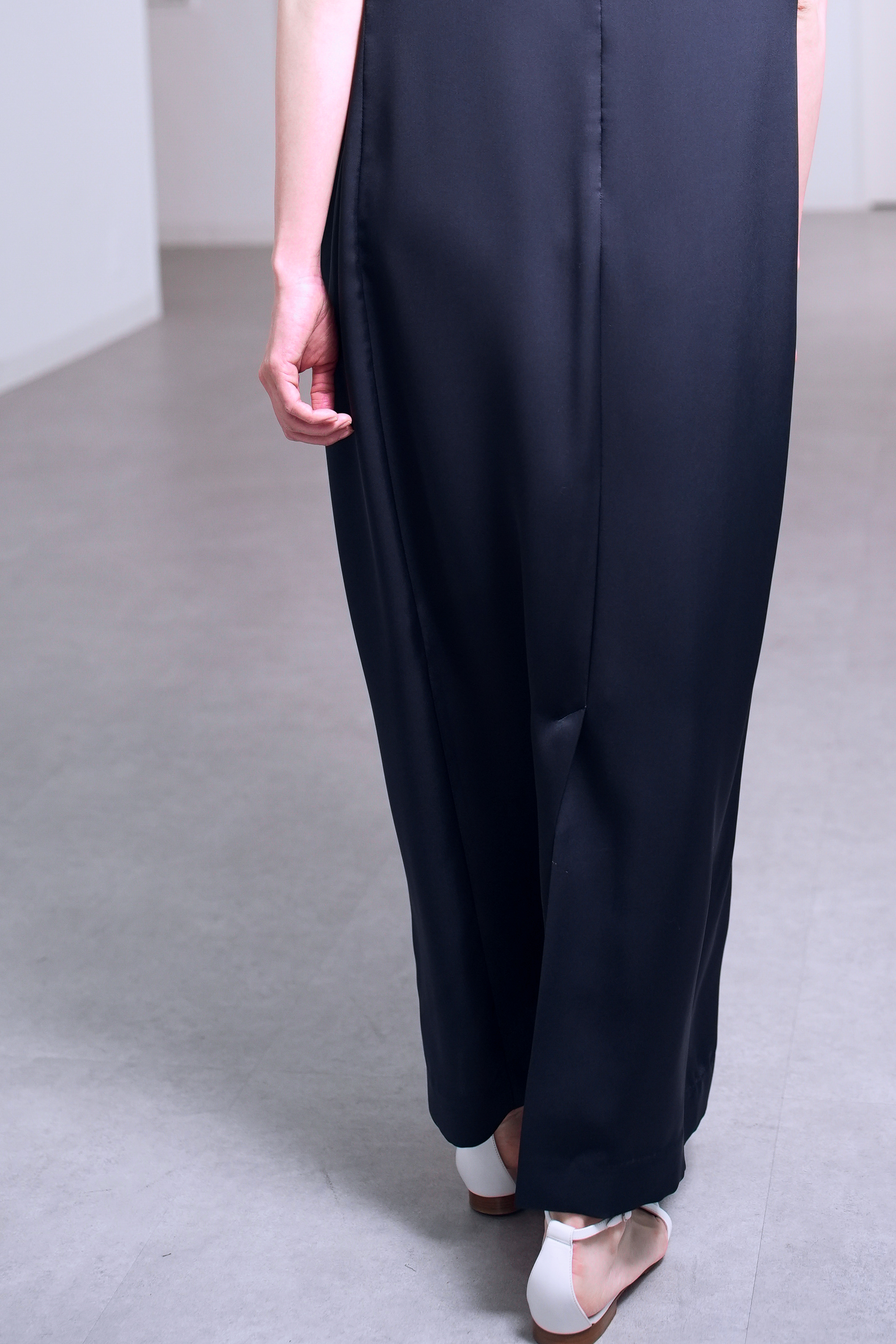 Manon Satin Navy の画像
