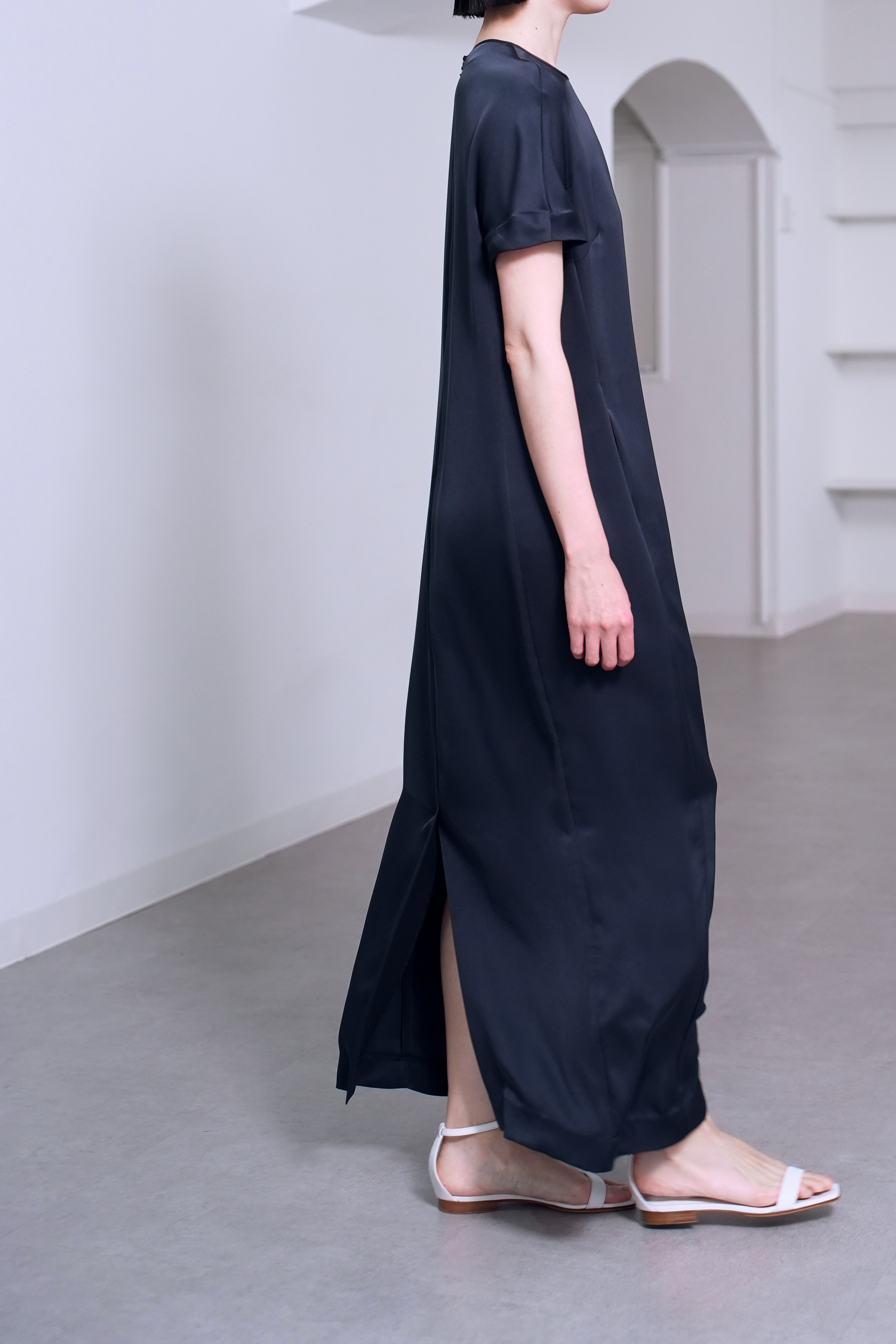Manon Satin Navy の画像