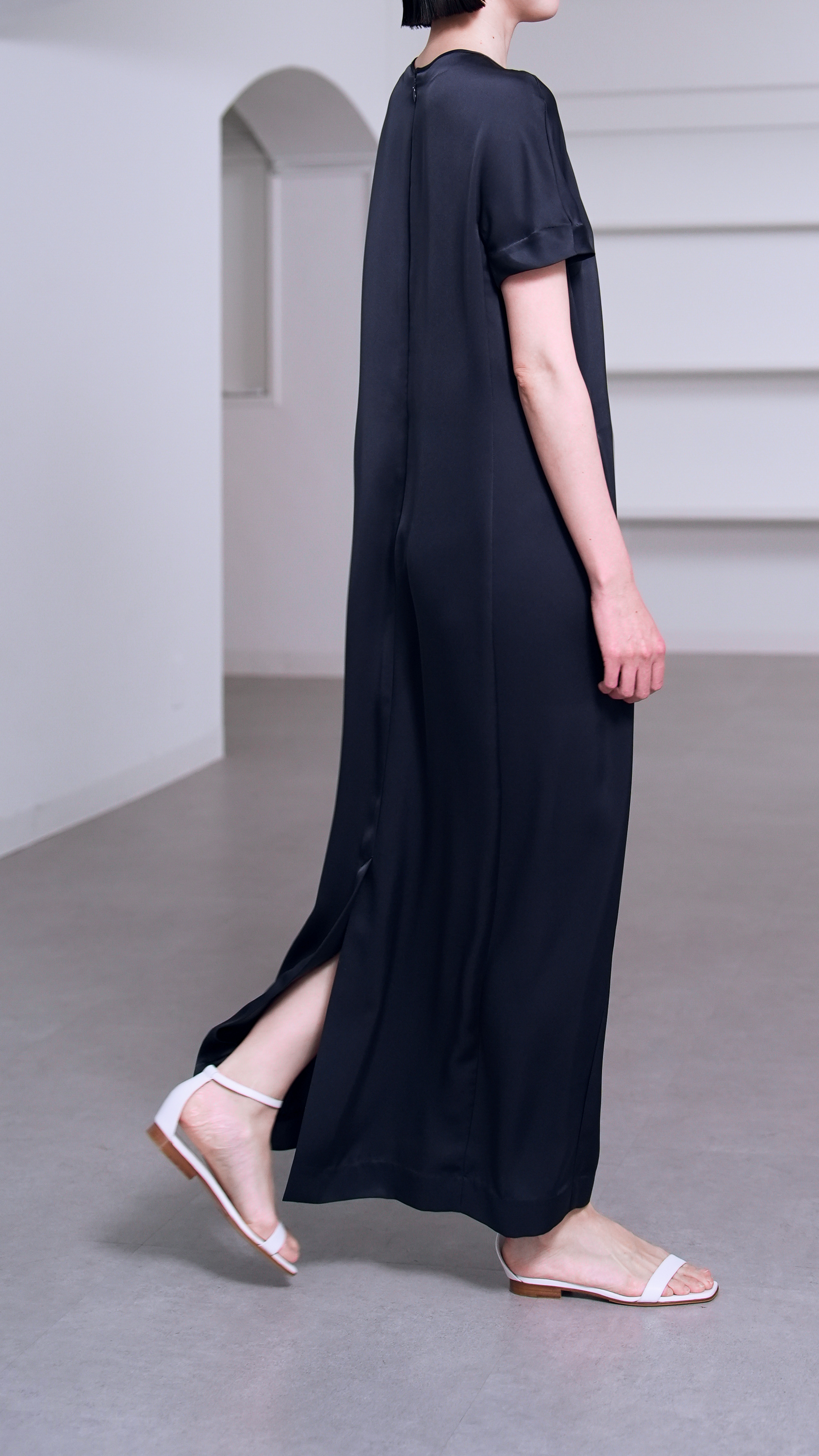 Manon Satin Navy の画像