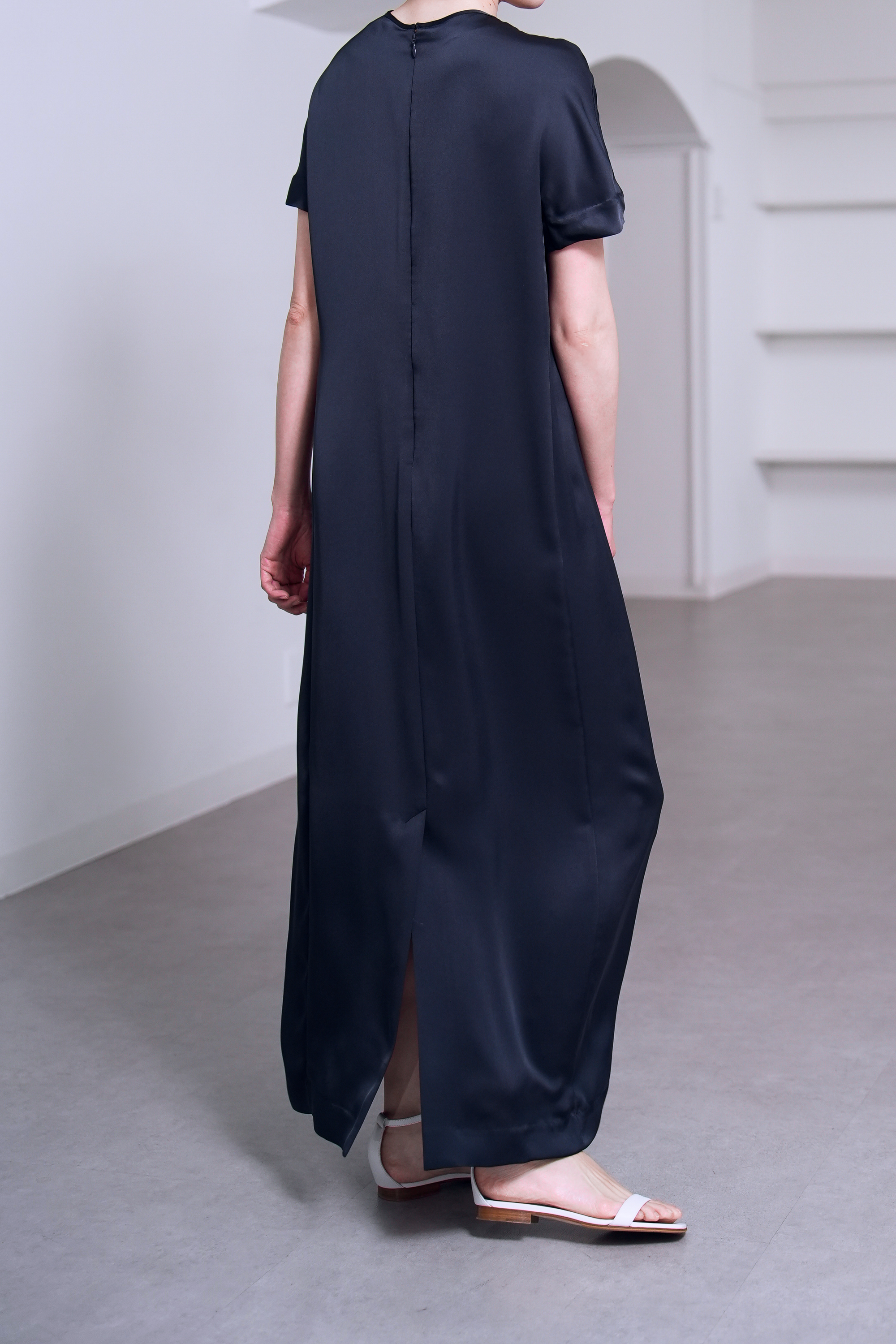 Manon Satin Navy の画像