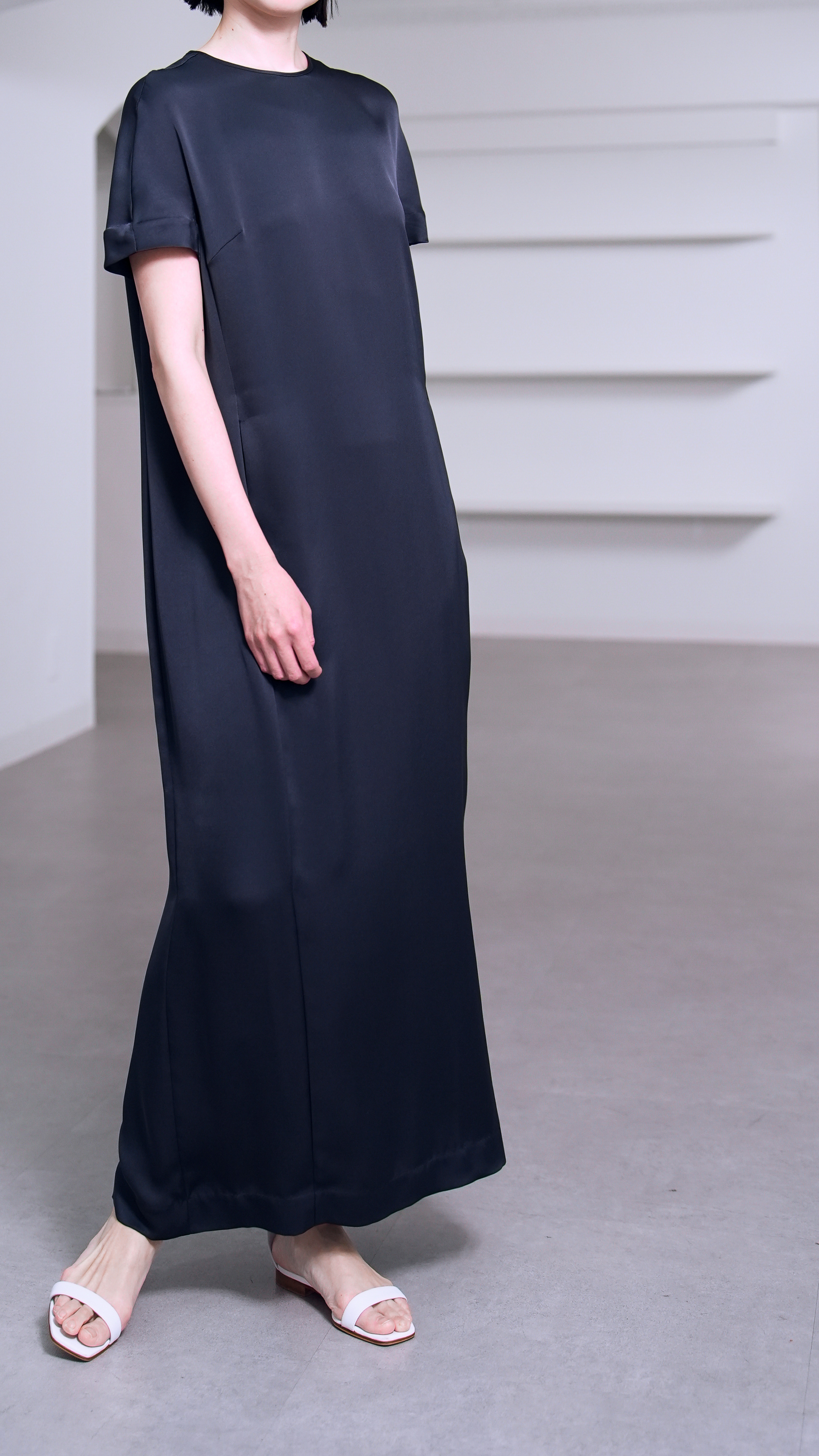 Manon Satin Navy の画像