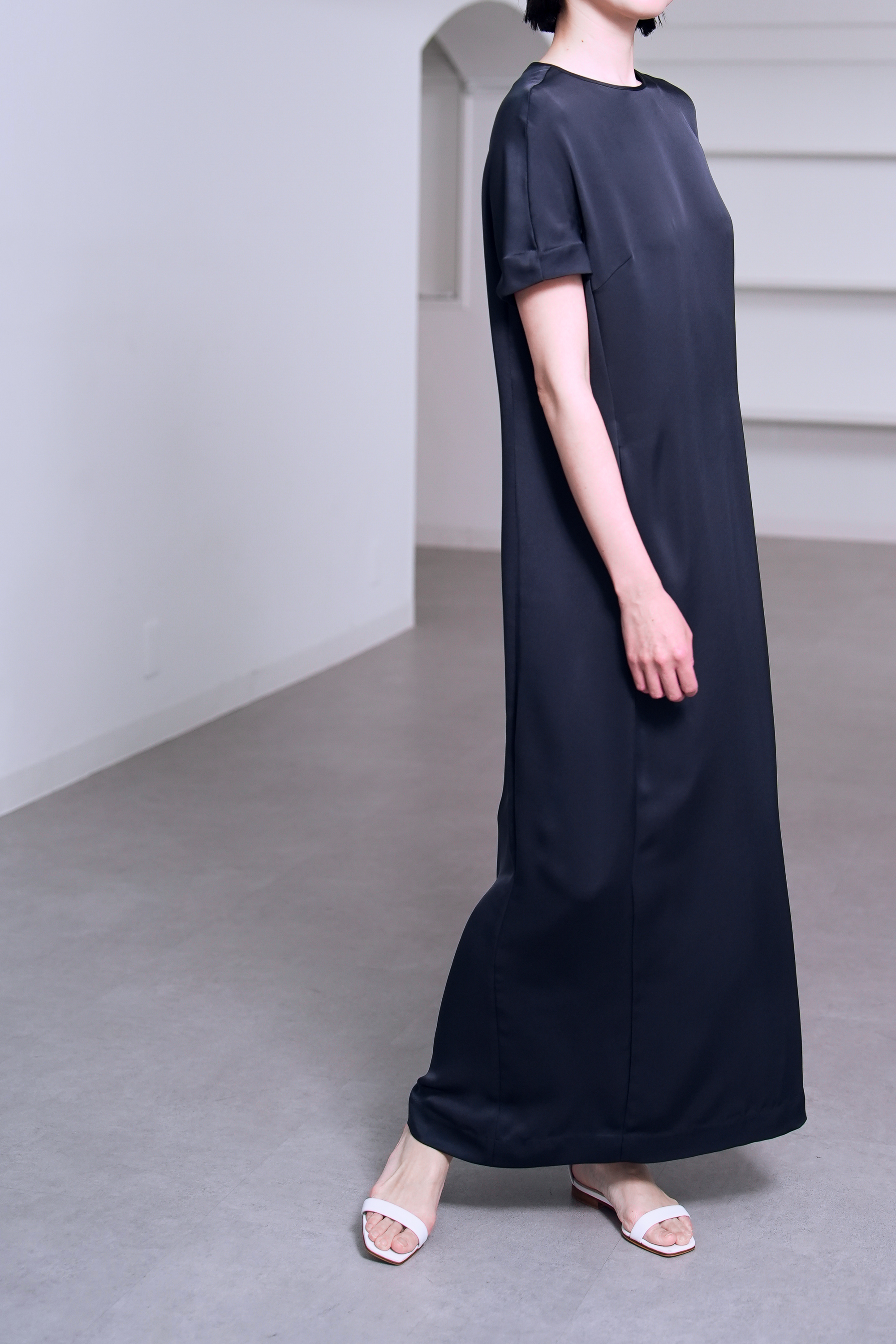 Manon Satin Navy の画像