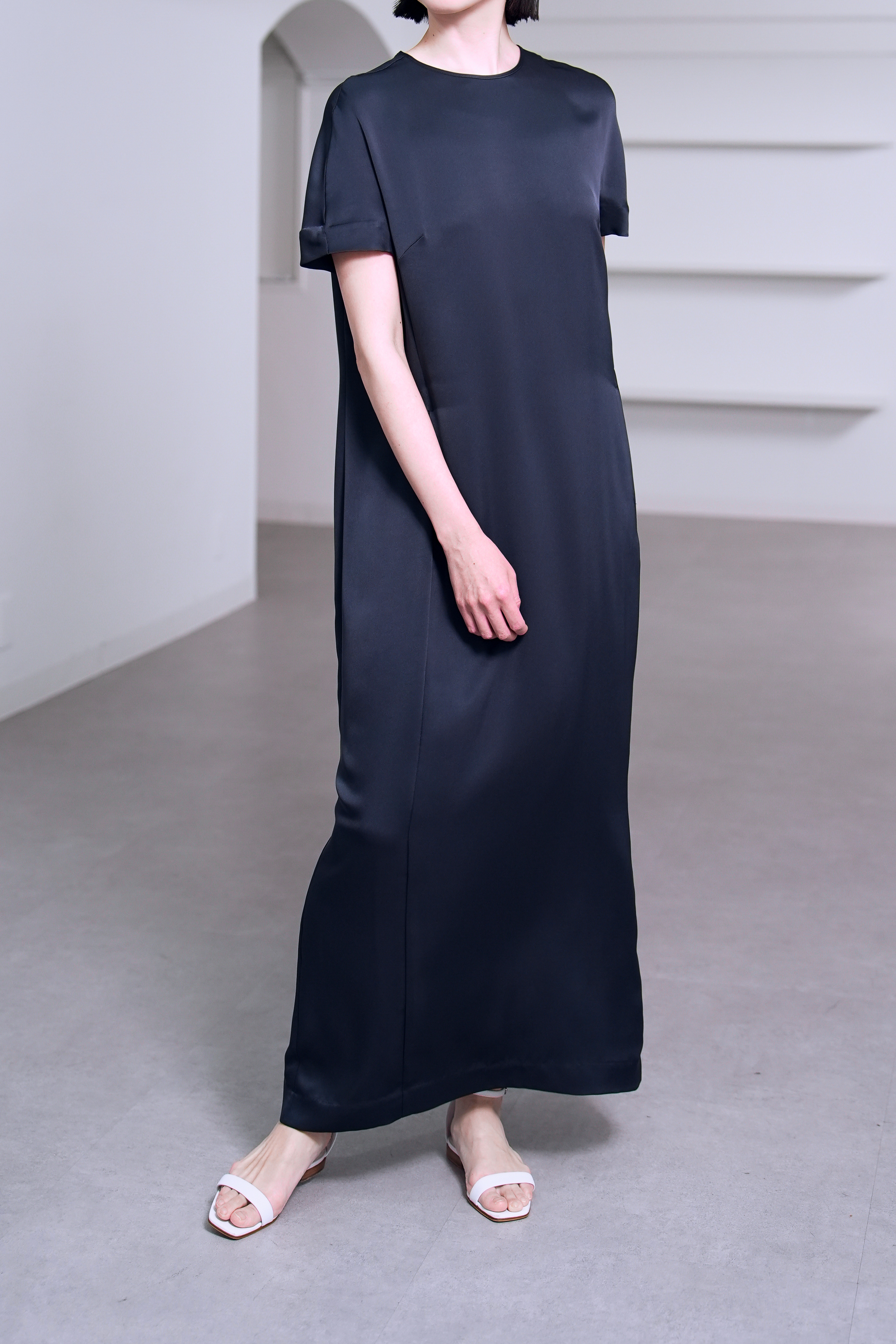 Manon Satin Navy の画像