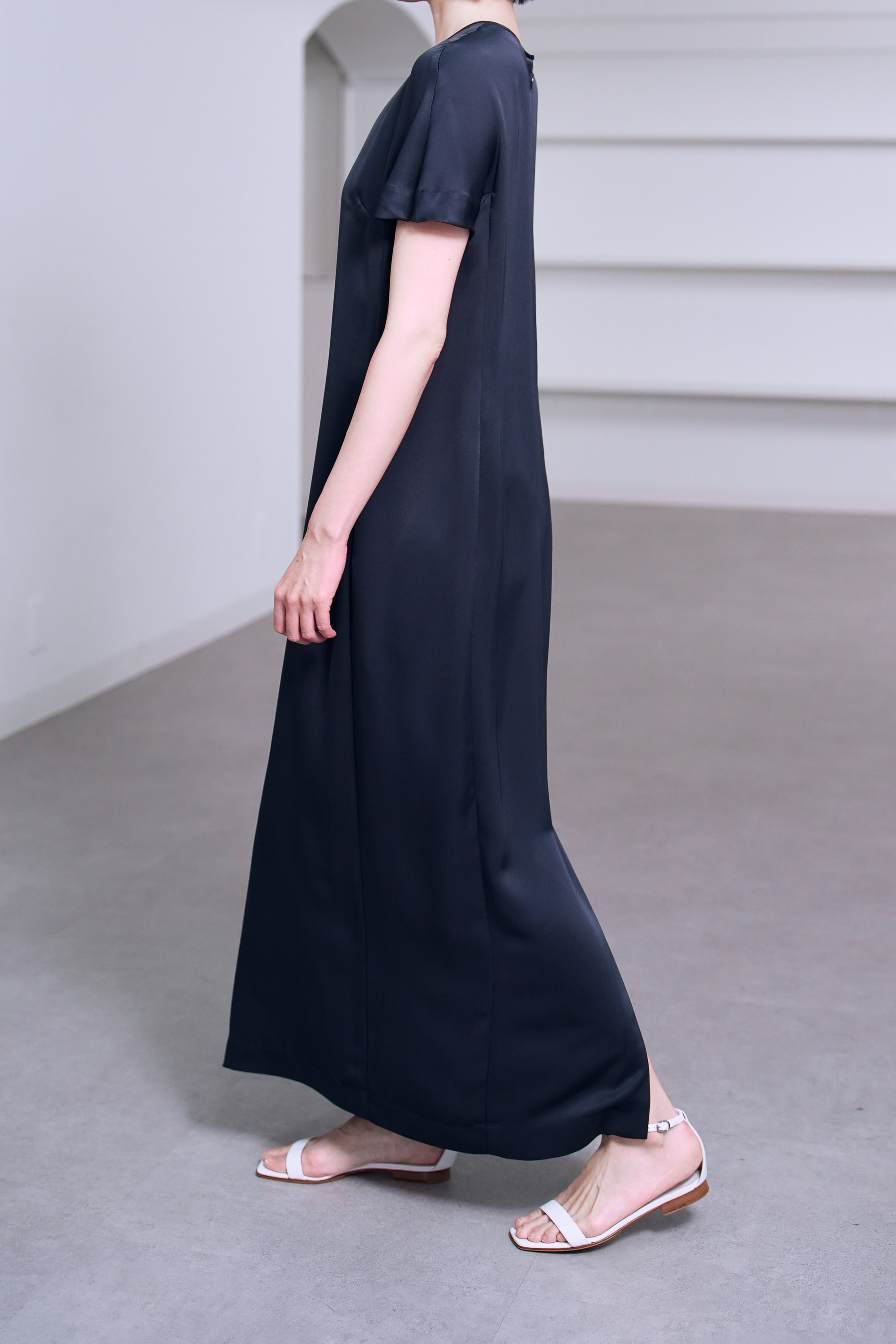 Manon Satin Navy の画像