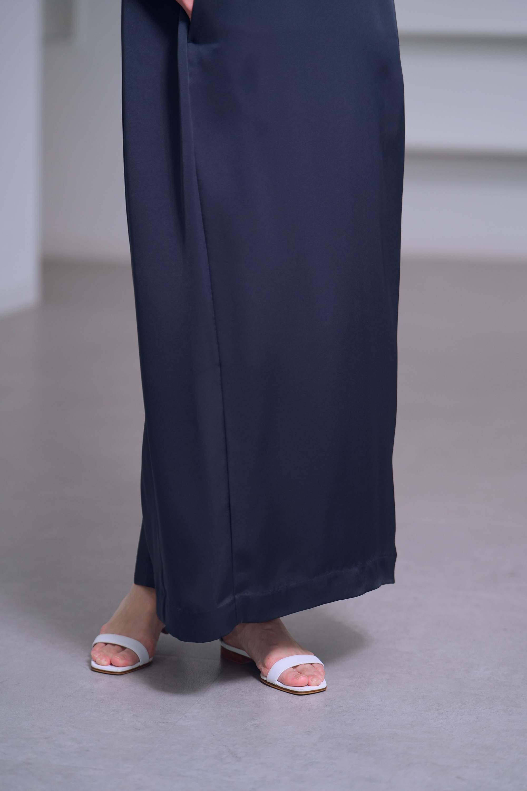 Manon Satin Navy の画像