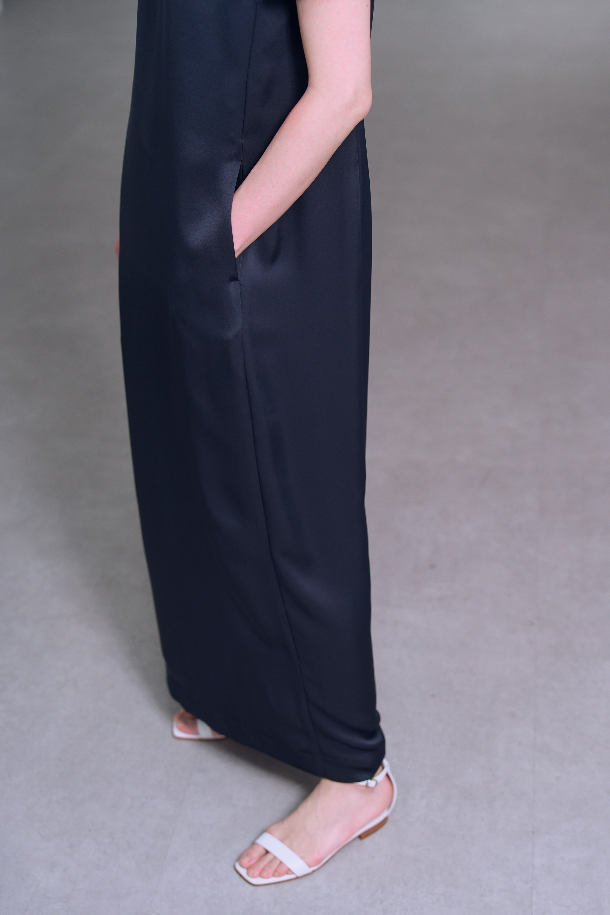 Manon Satin Navy の画像