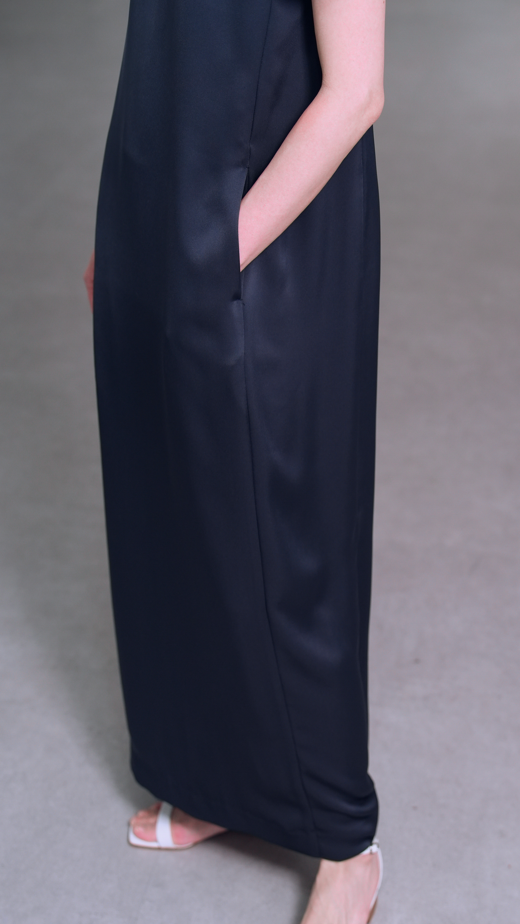 Manon Satin Navy の画像