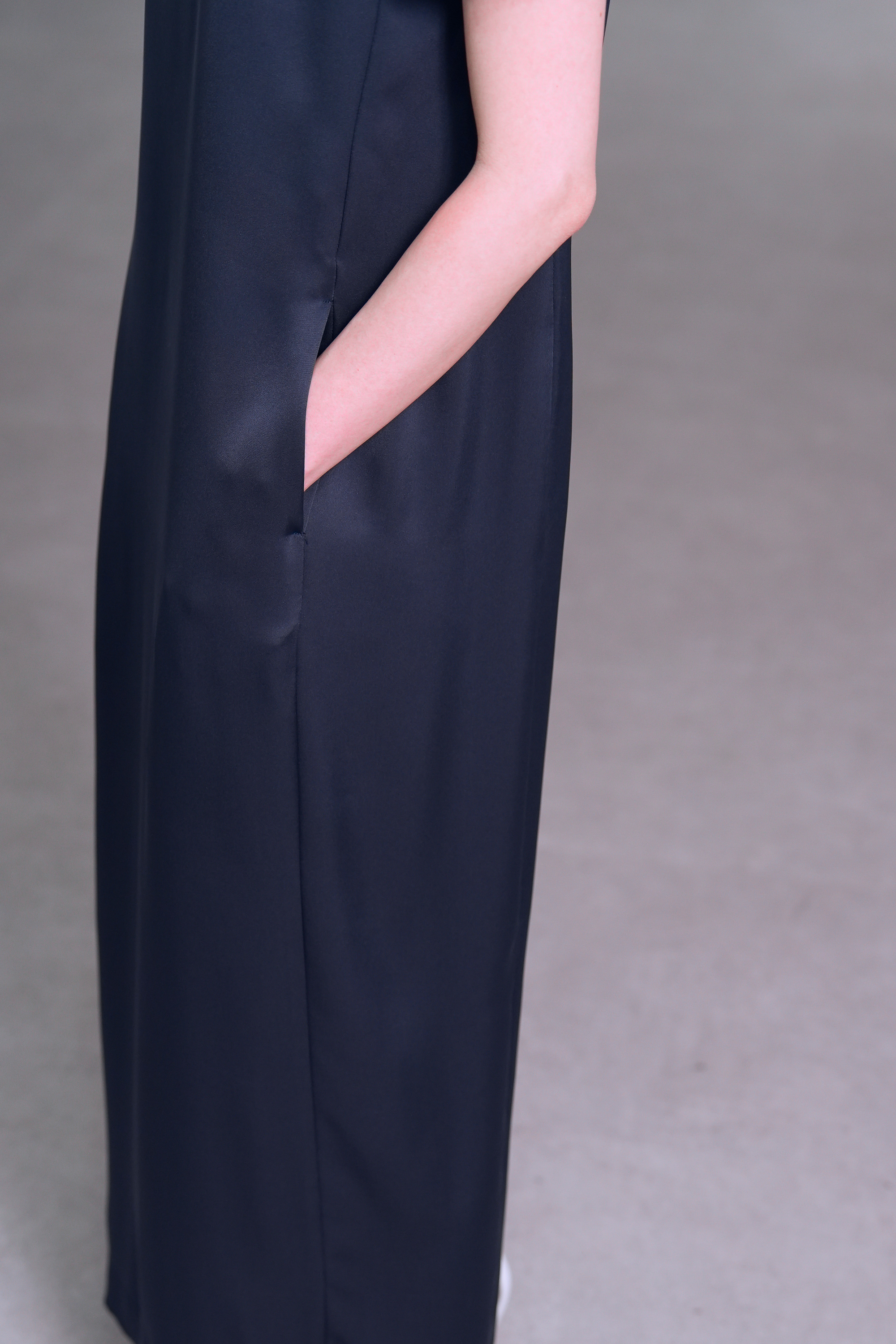 Manon Satin Navy の画像