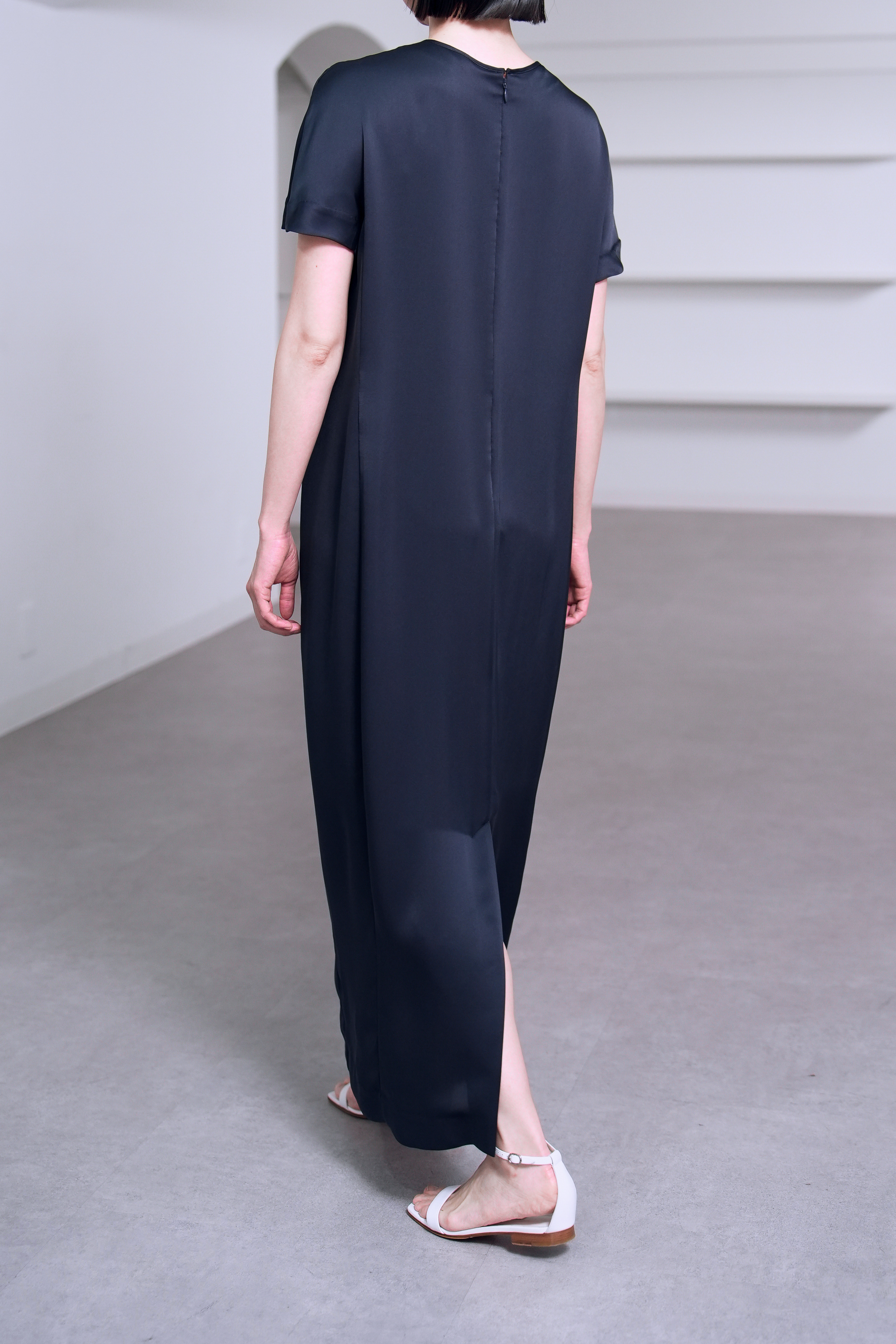 Manon Satin Navy の画像