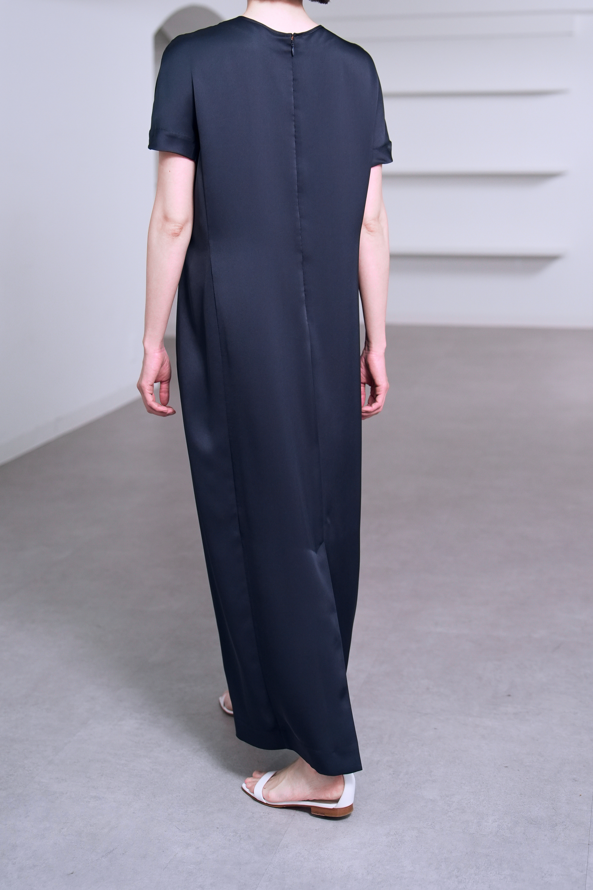 Manon Satin Navy の画像