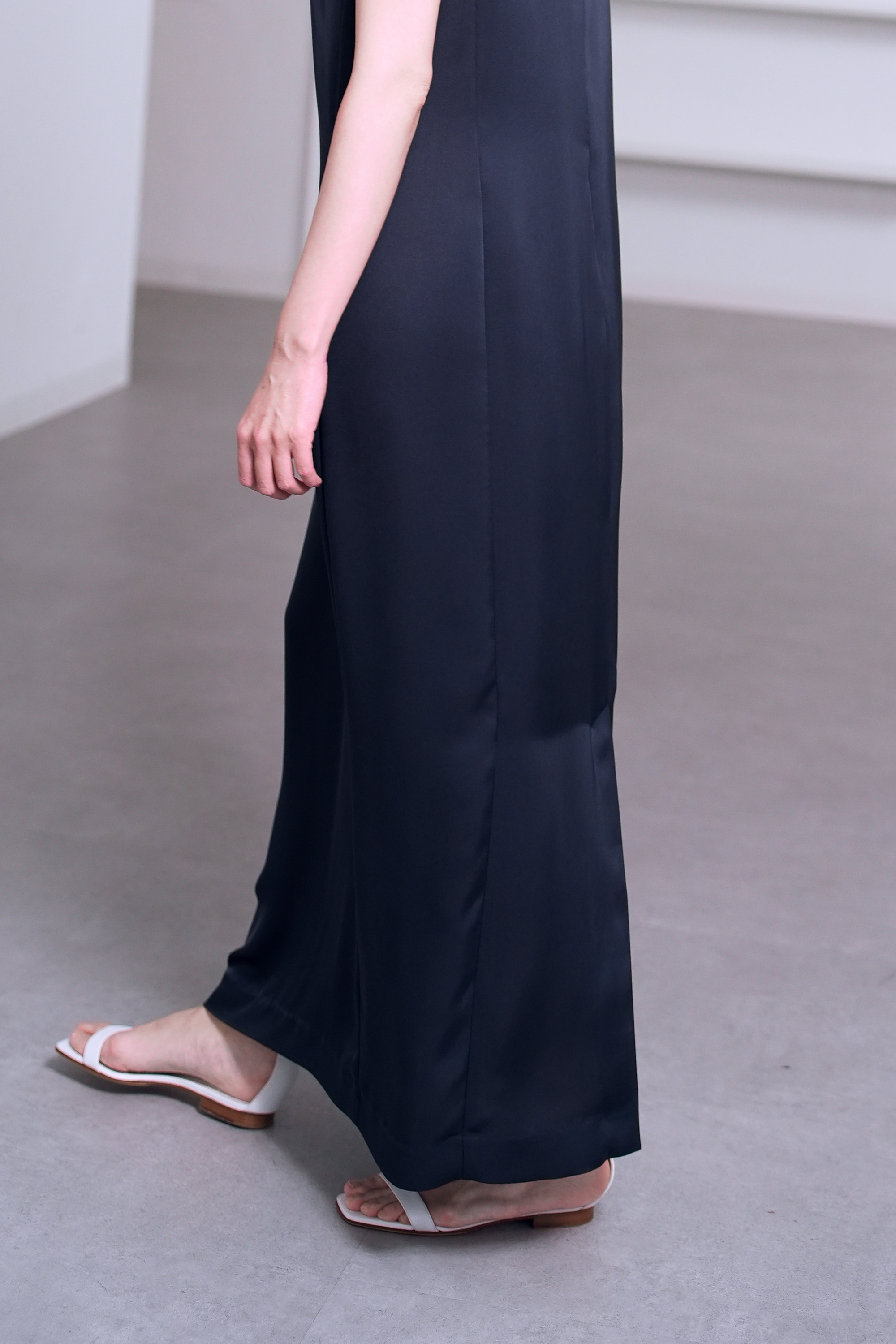 Manon Satin Navy の画像