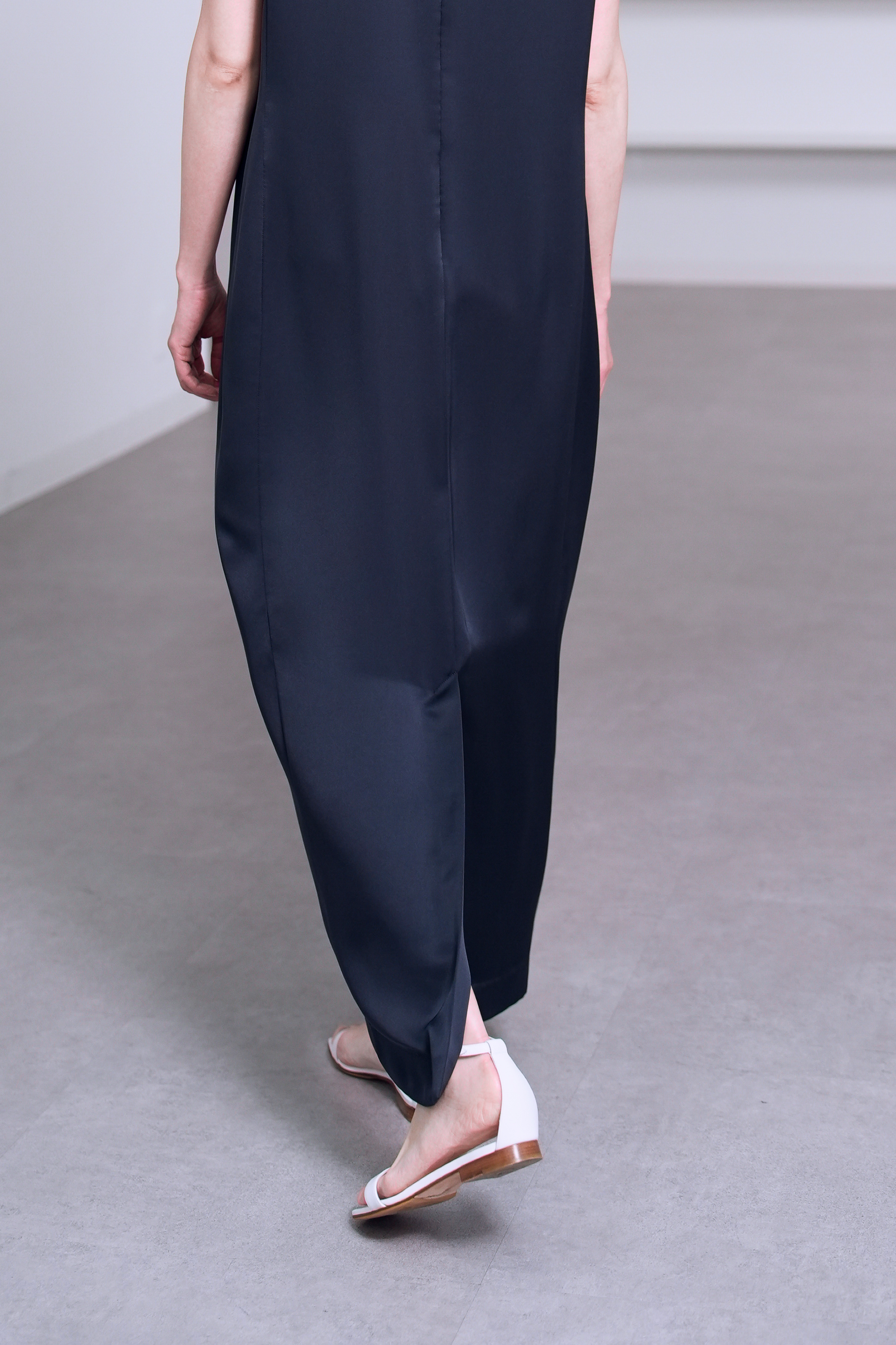 Manon Satin Navy の画像