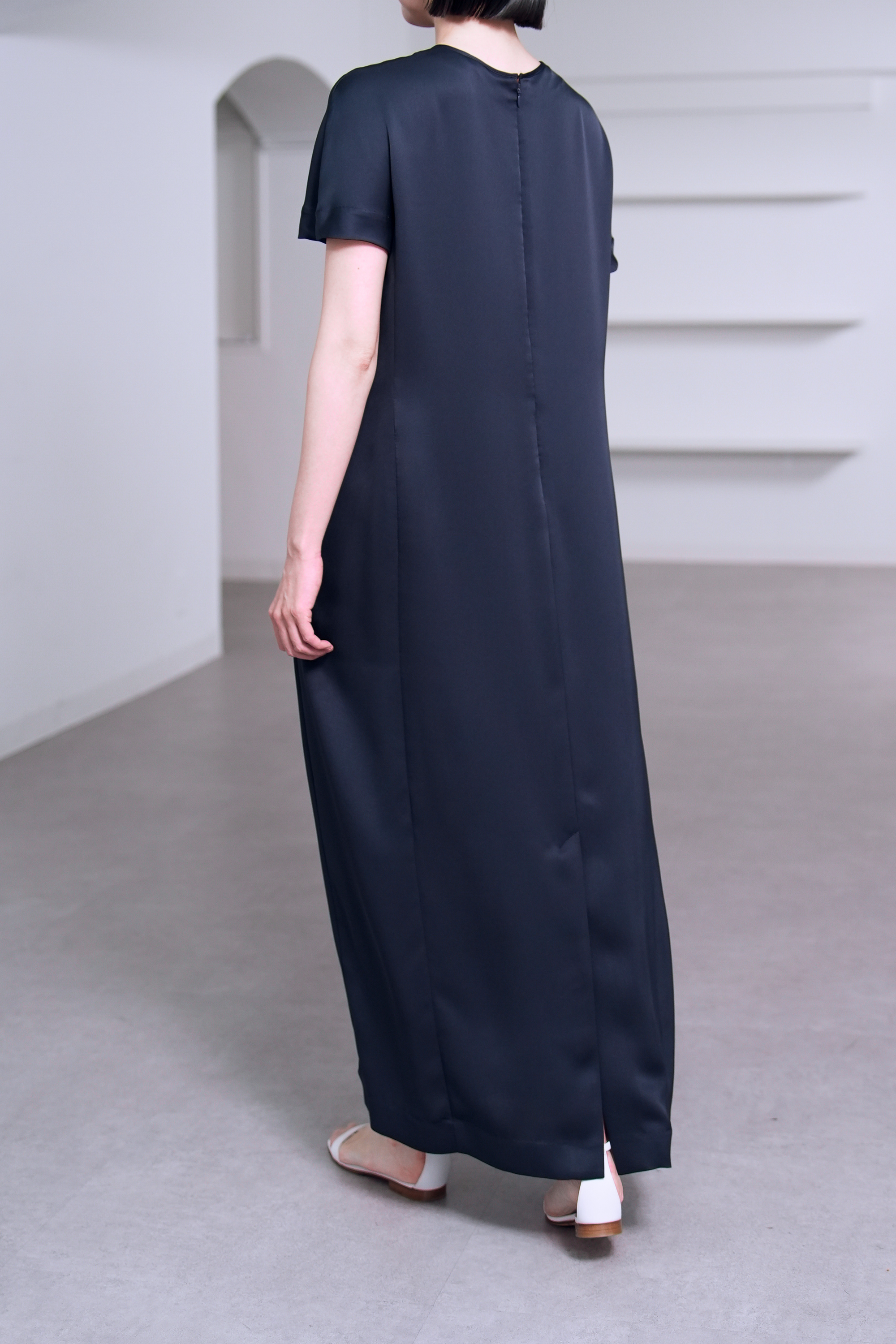 Manon Satin Navy の画像